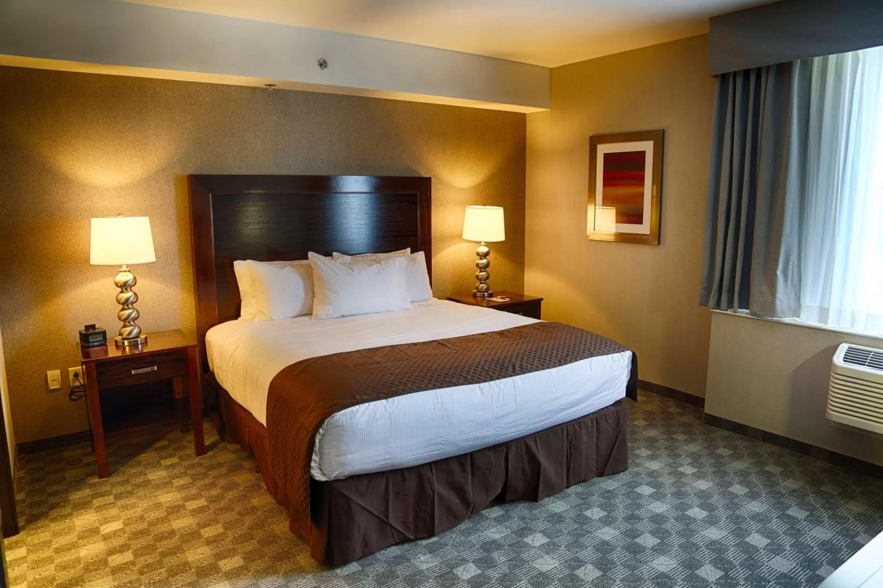 Bed in DoubleTree by Hilton Lawrenceburg