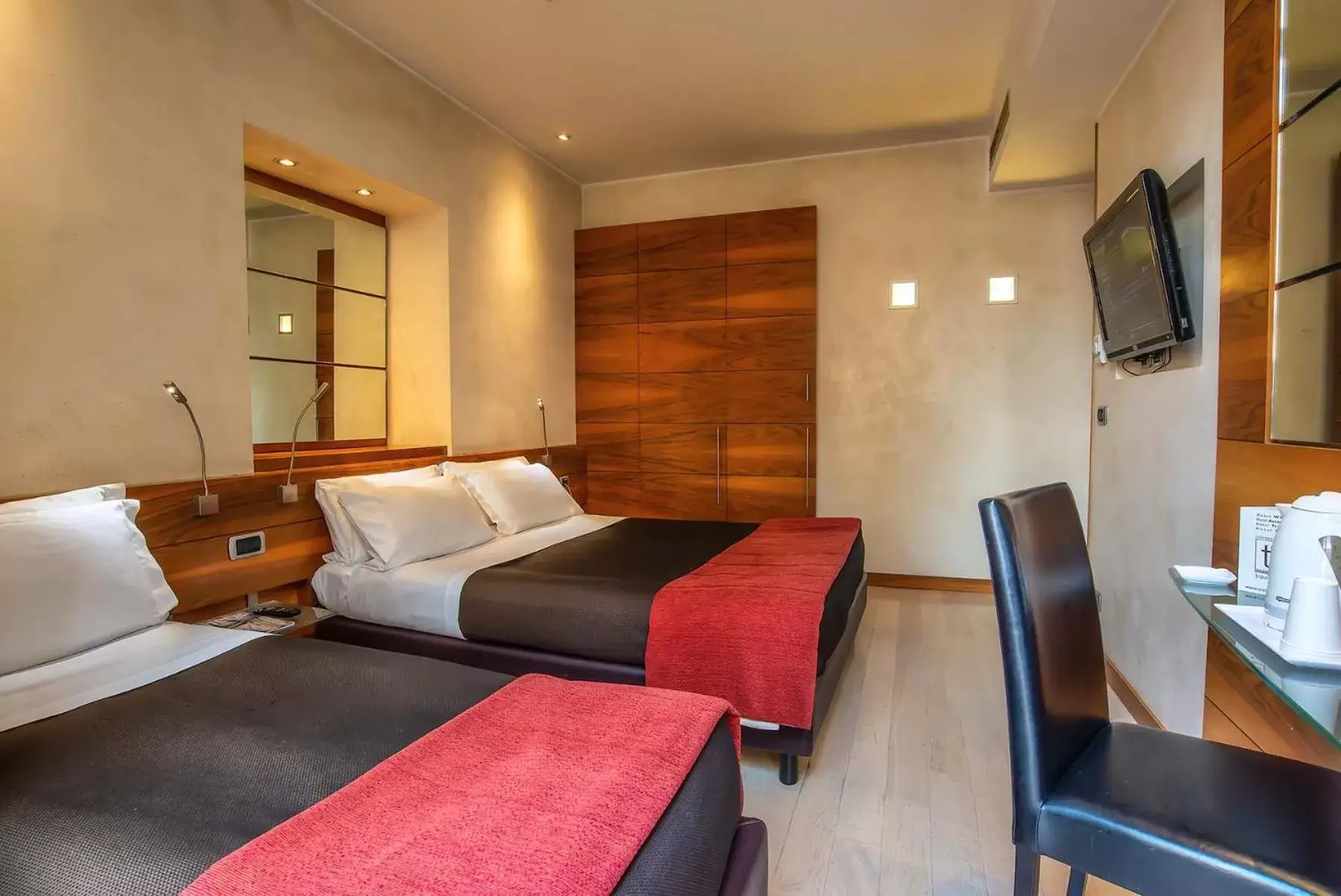 Bedroom, Bed in Hotel Tritone