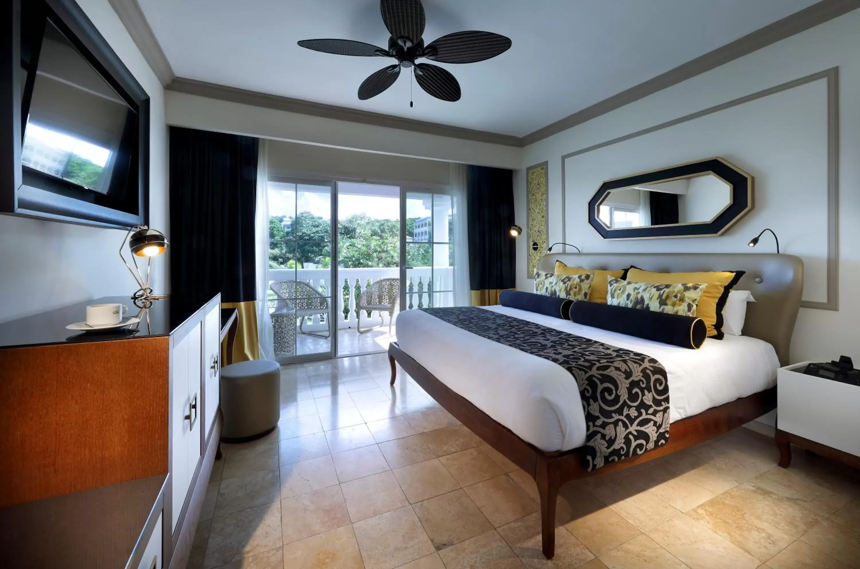 Bed, Room Photo in Grand Palladium Lady Hamilton Resort & Spa - All Inclusive