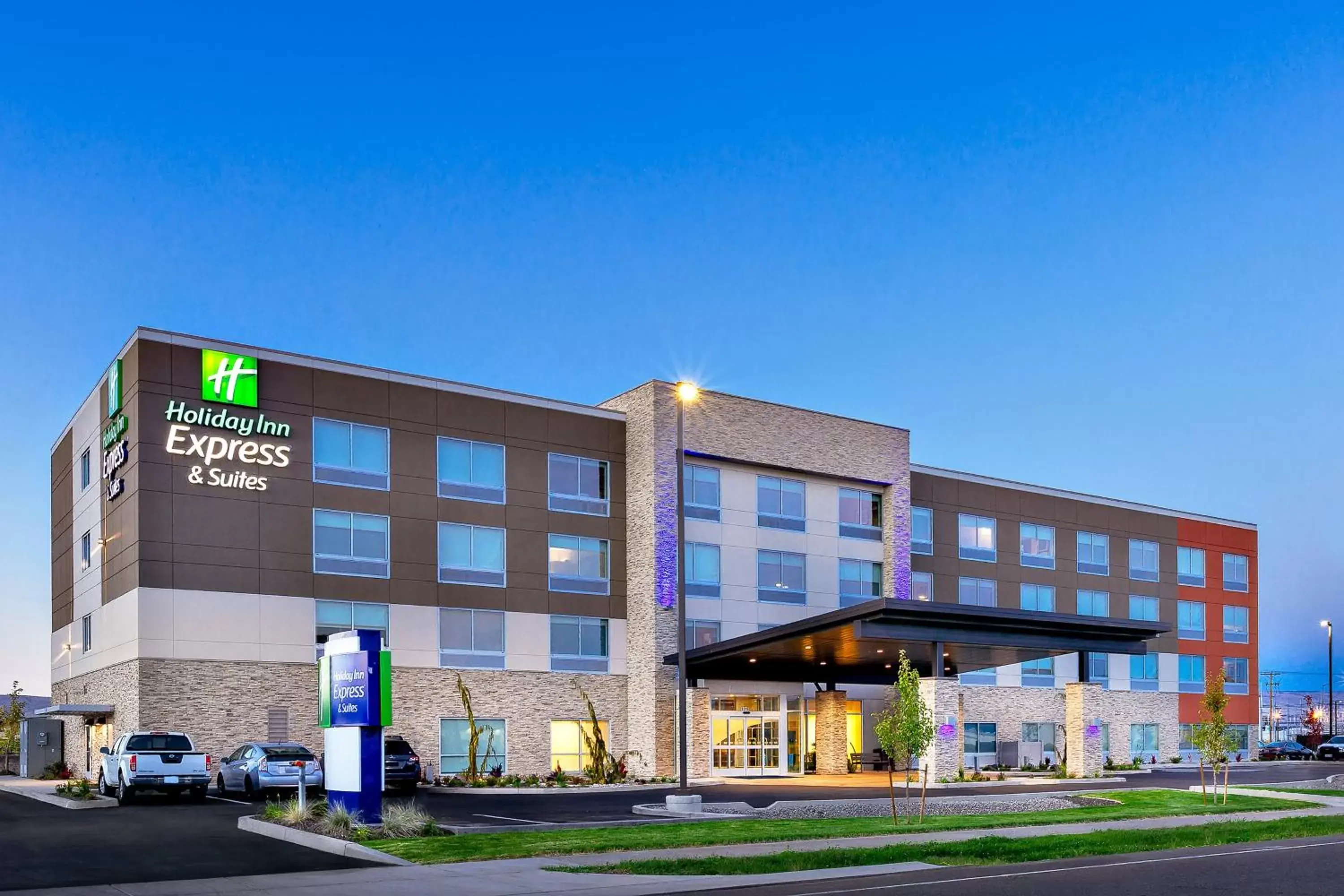 Property building in Holiday Inn Express & Suites - Union Gap - Yakima Area by IHG Property building in Holiday Inn Express & Suites - Union Gap - Yakima Area by IHG