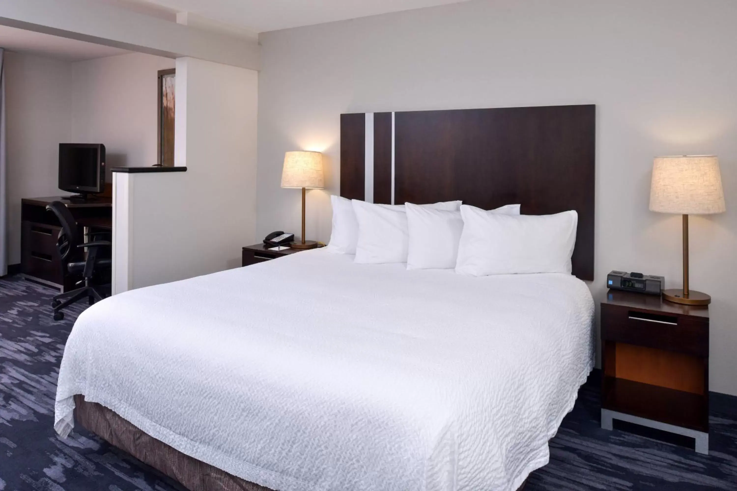 Bedroom, Bed in Fairfield Inn & Suites by Marriott Cedar Rapids