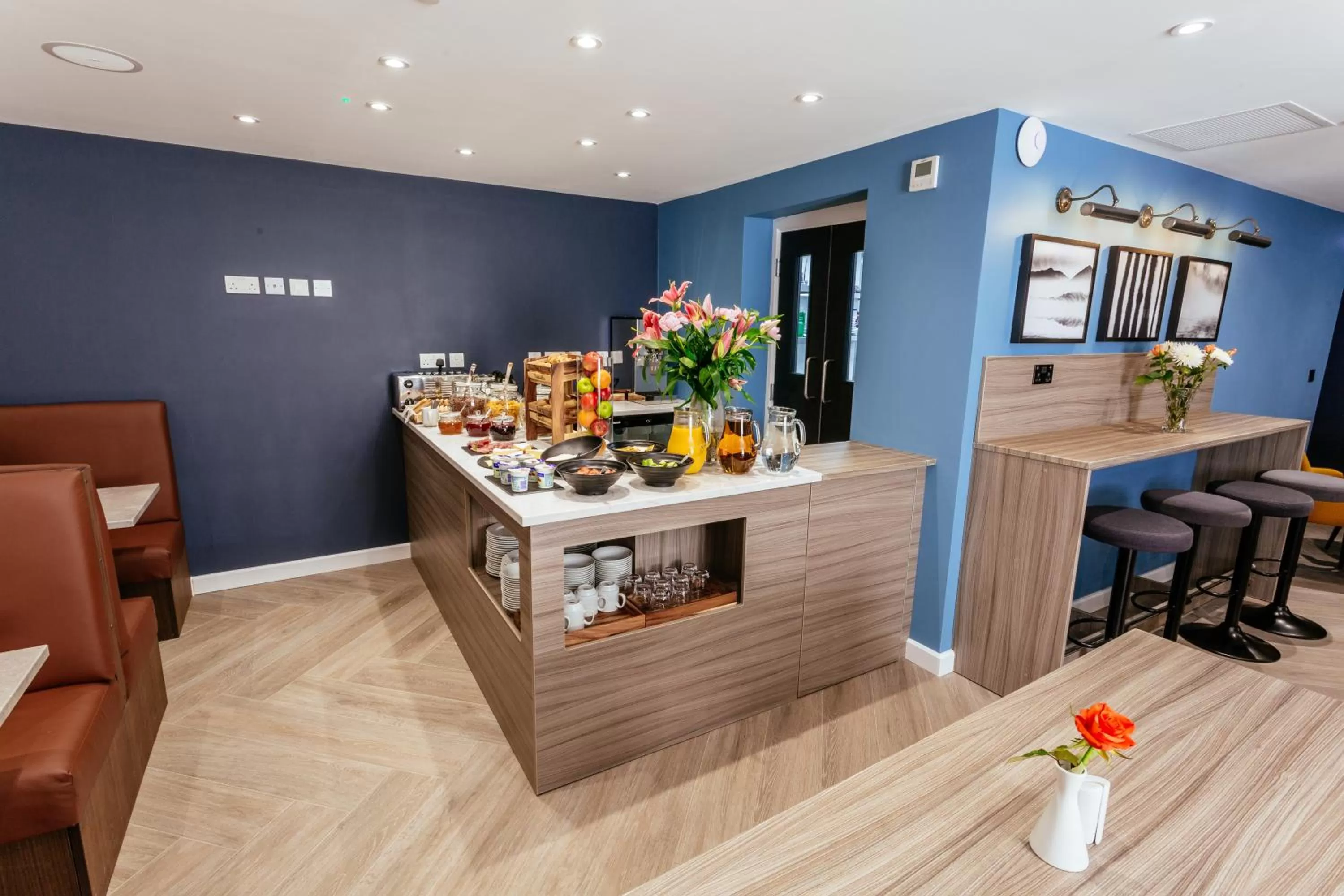 Lounge or bar in Oliver Plaza Hotel