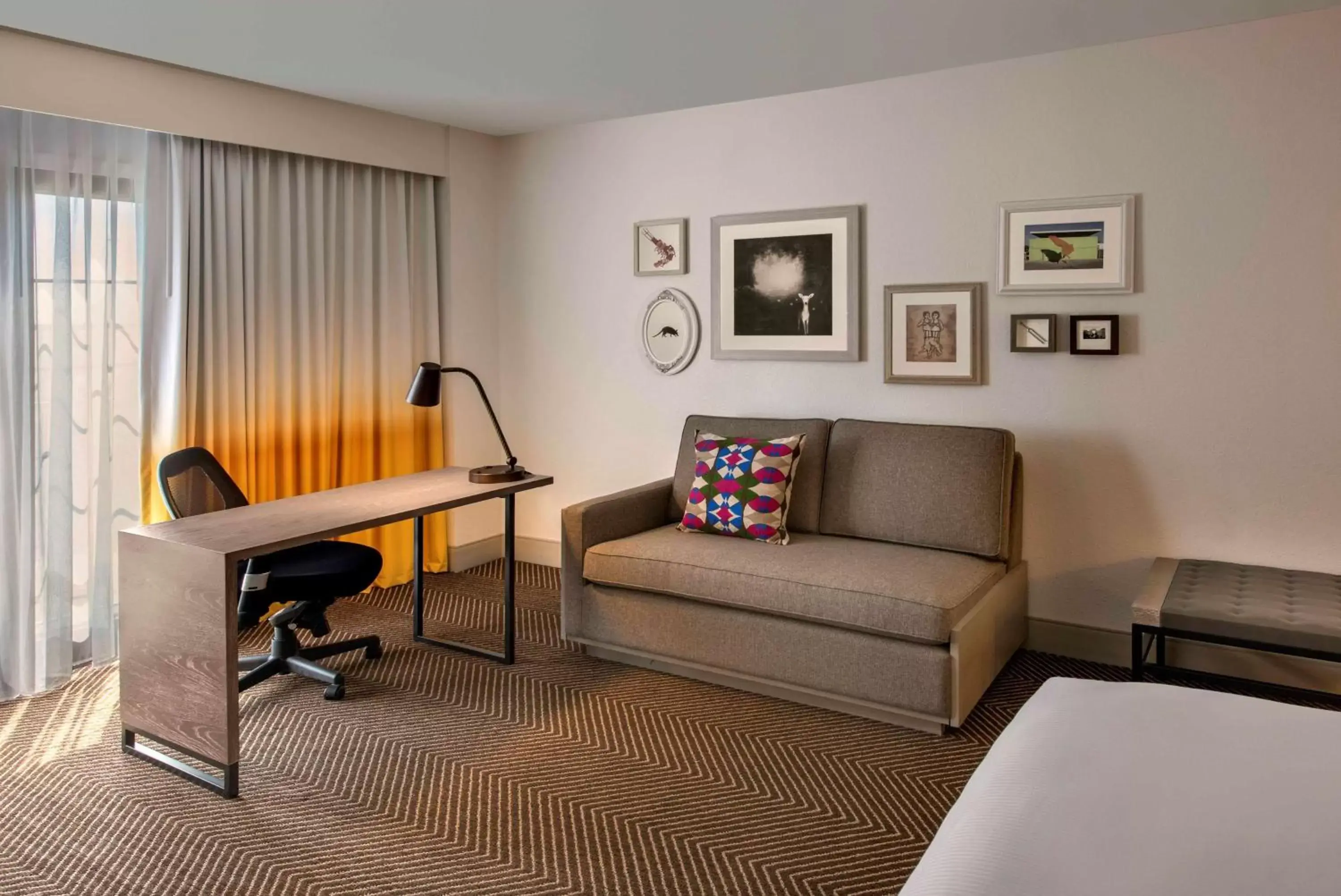 Bedroom, Seating Area in DoubleTree by Hilton Austin