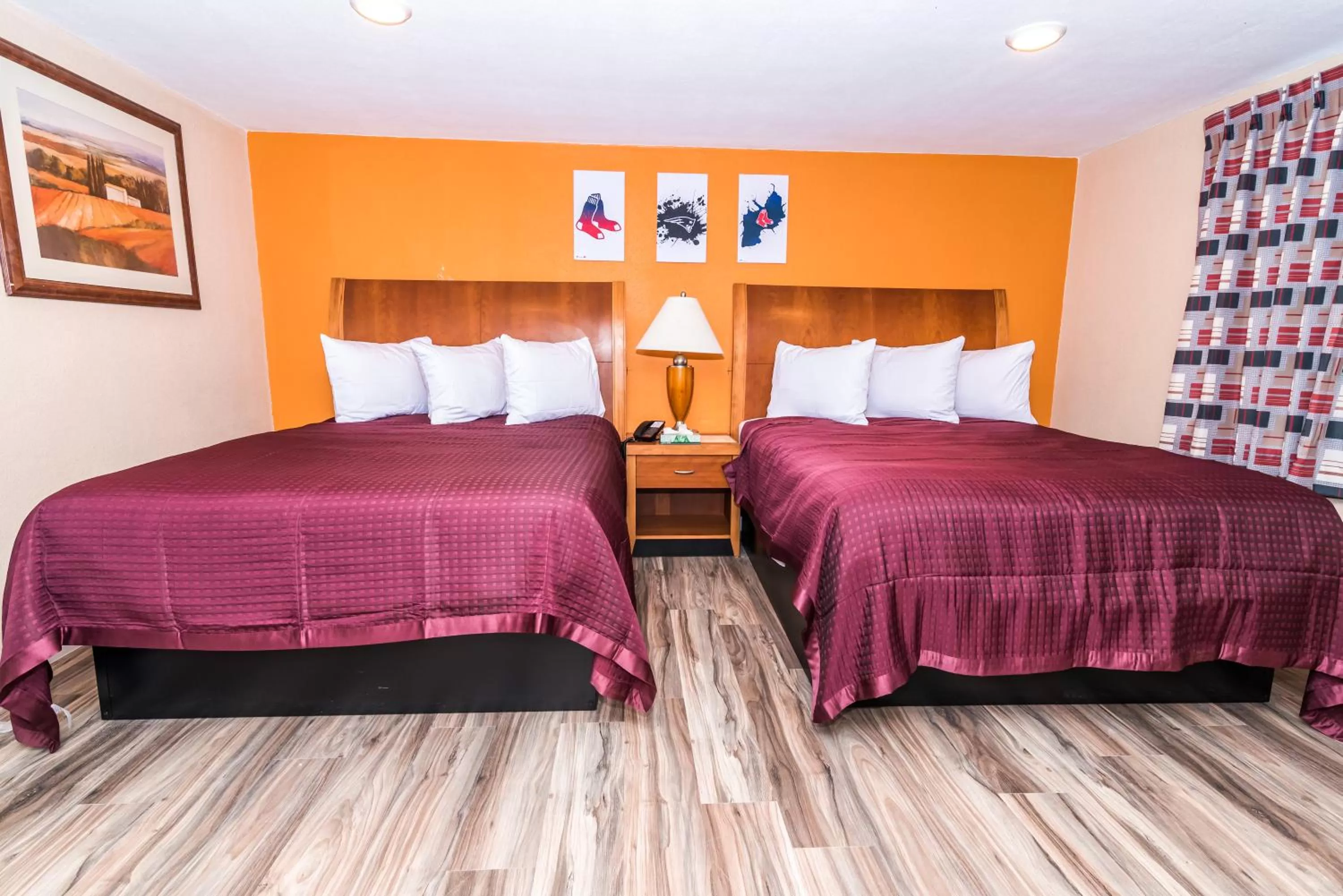 Bed in The Minuteman Inn Acton Concord Littleton