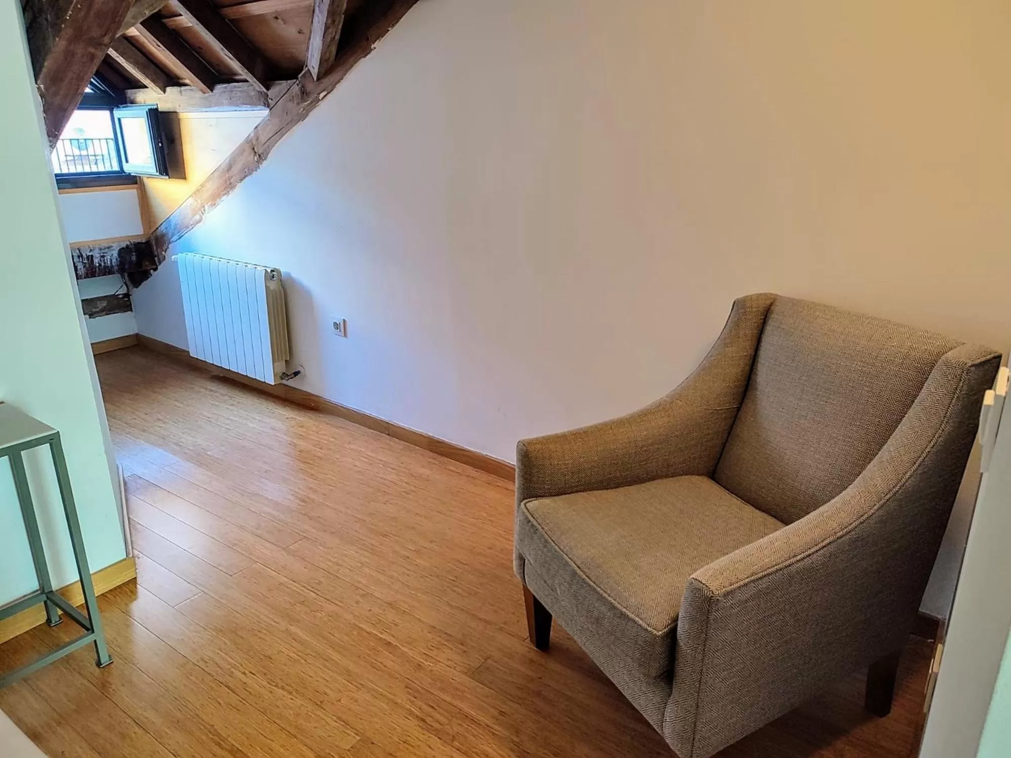 Photo of the whole room in Hotel Simon