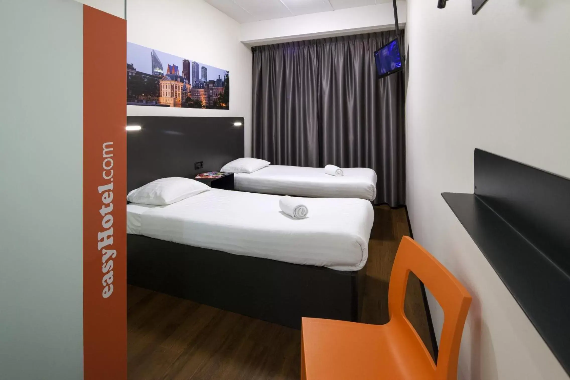 Bedroom, Bed in easyHotel The Hague City Centre