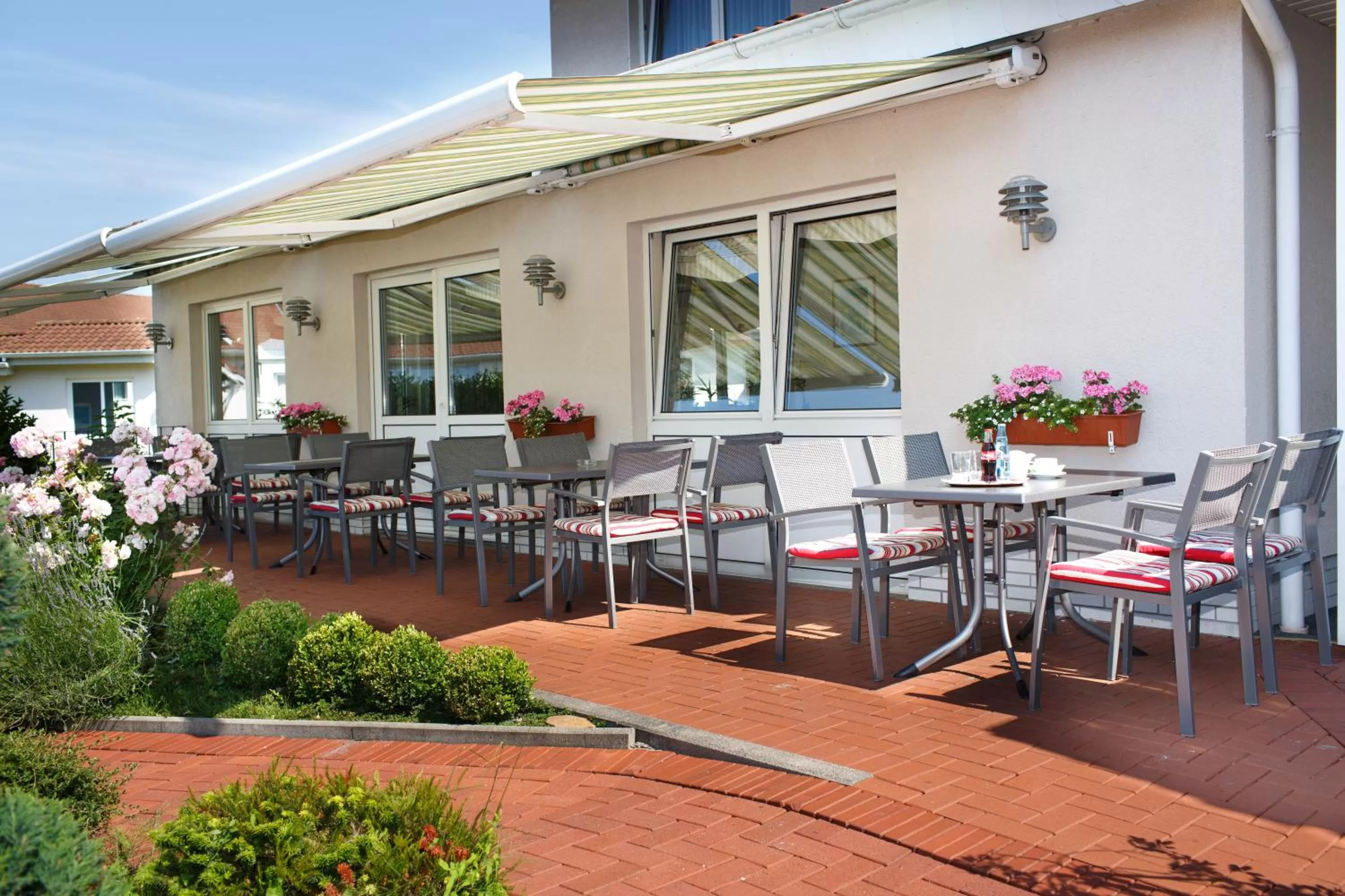 Facade/entrance in Trans World Hotel Auefeld