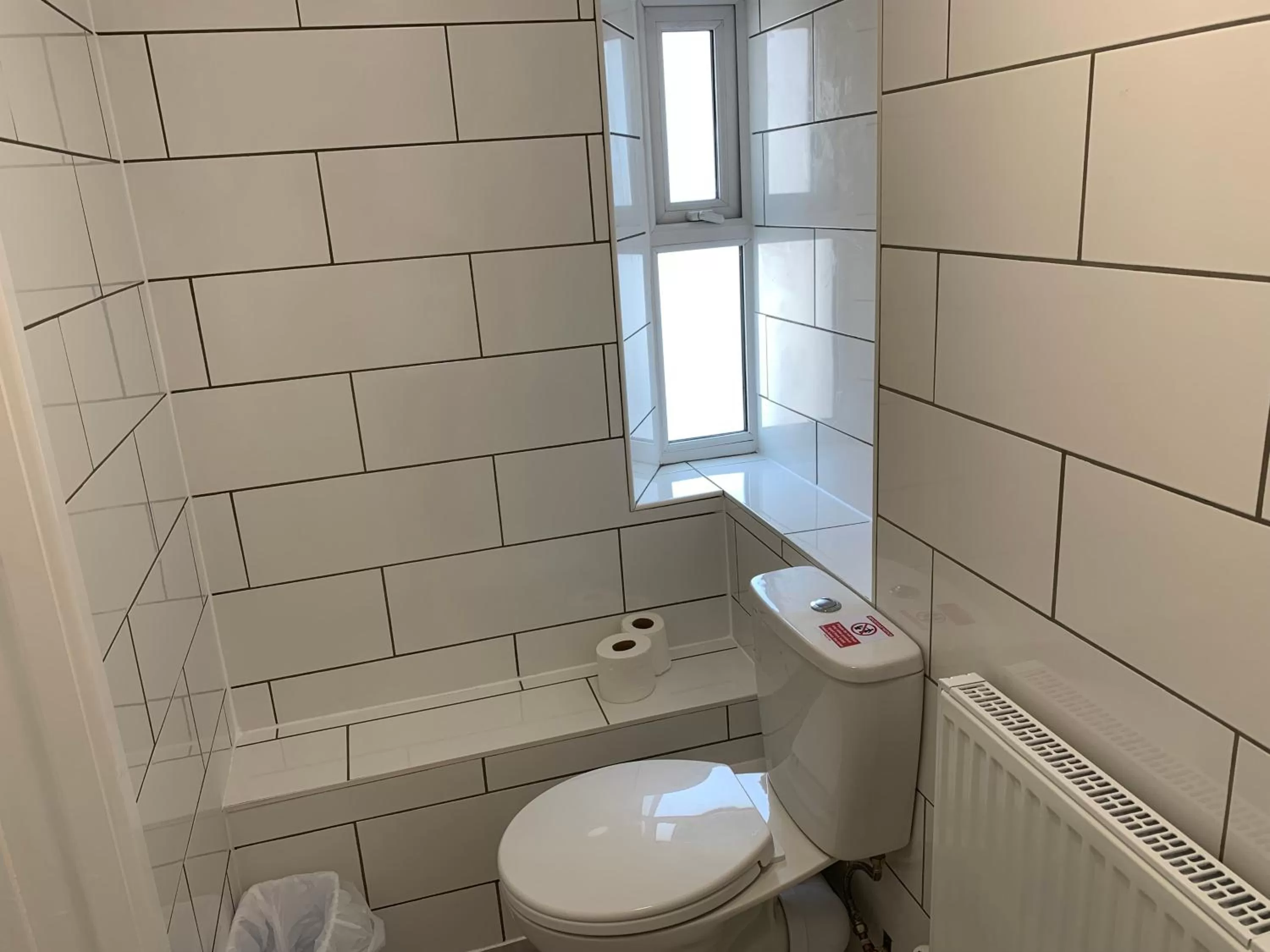 Bathroom in The Royal Clarence Hotel (on the Seafront)