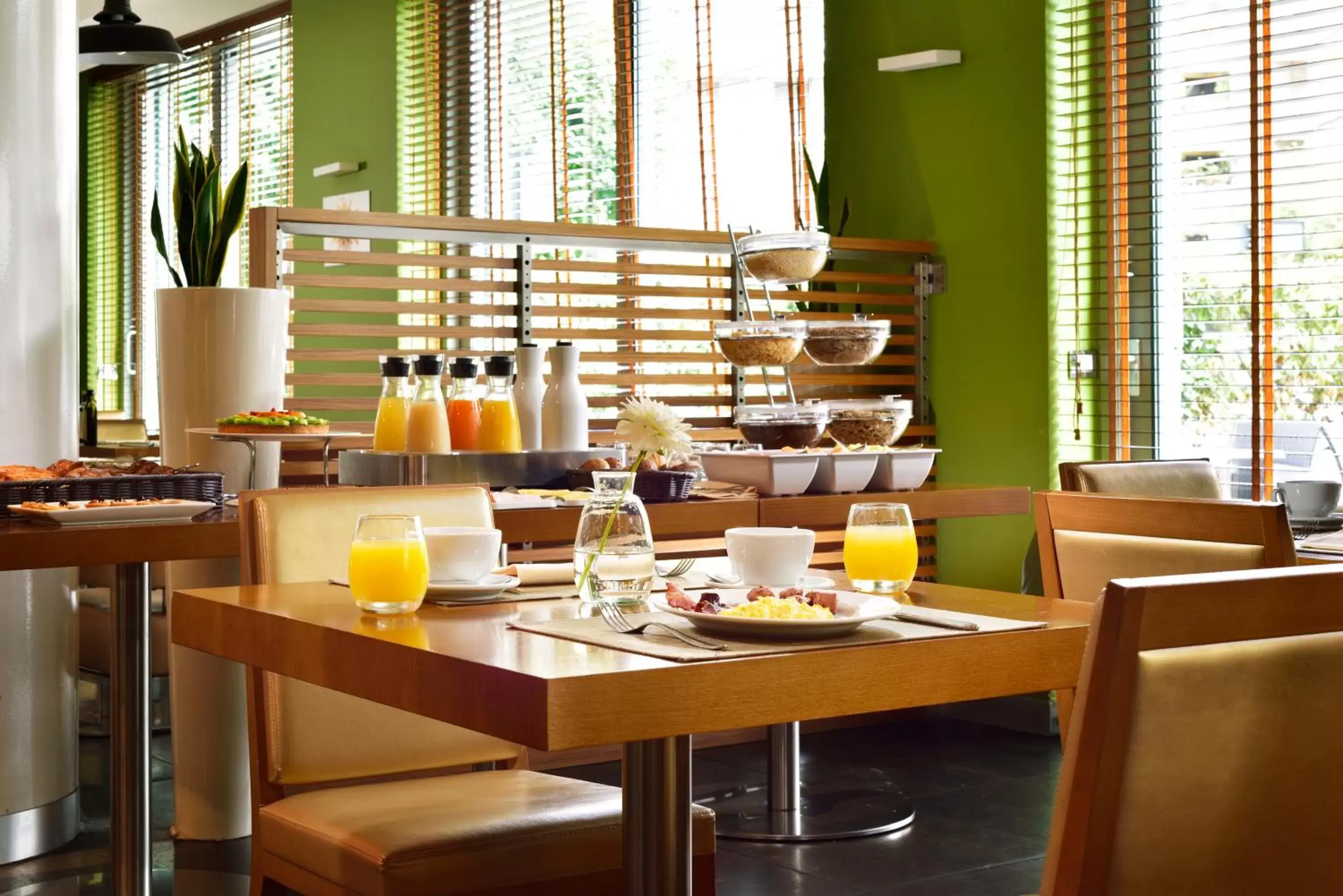 Breakfast, Restaurant/Places to Eat in UNAHOTELS The ONE Milano Hotel & Residence