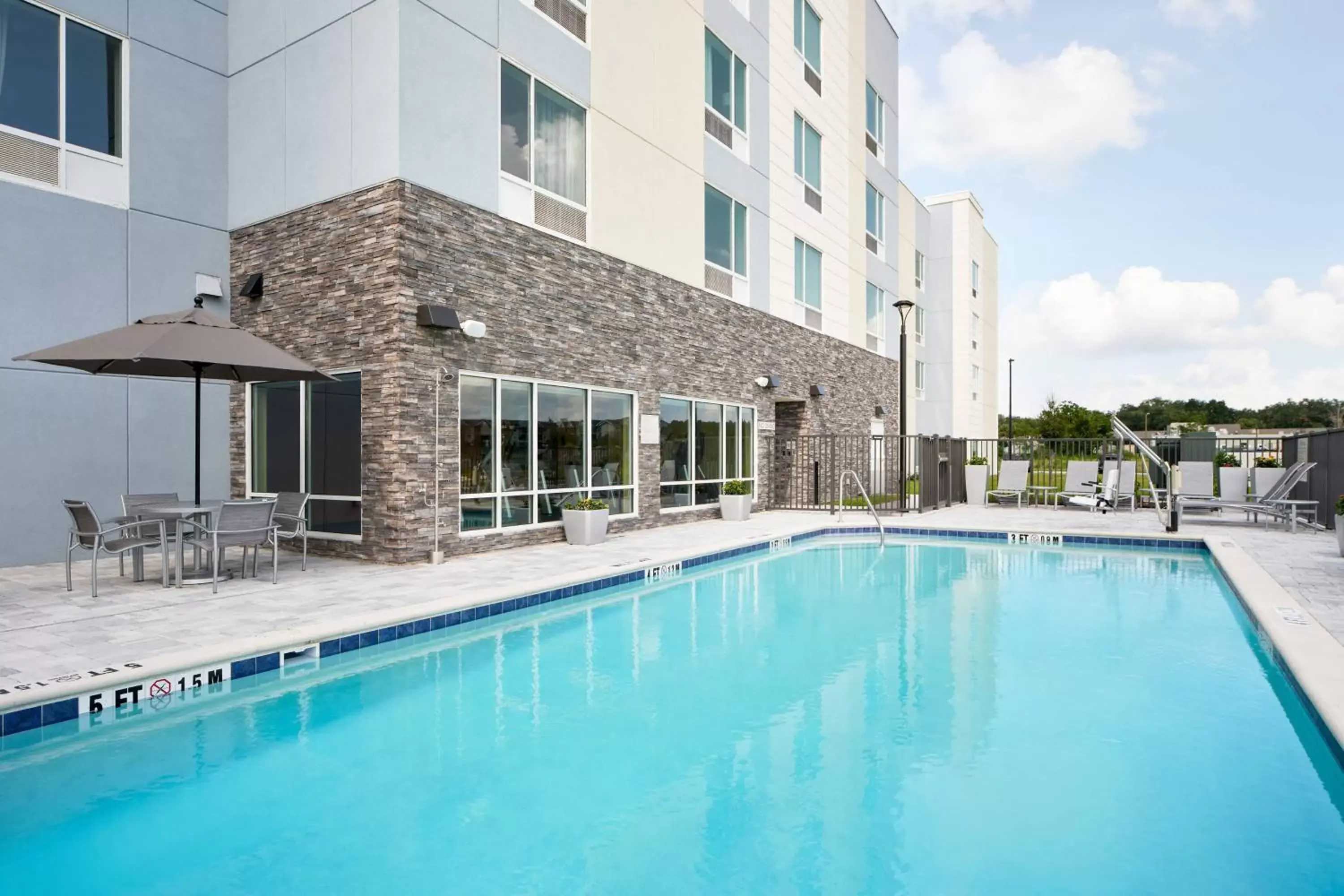 Swimming pool, Property Building in TownePlace Suites by Marriott Leesburg