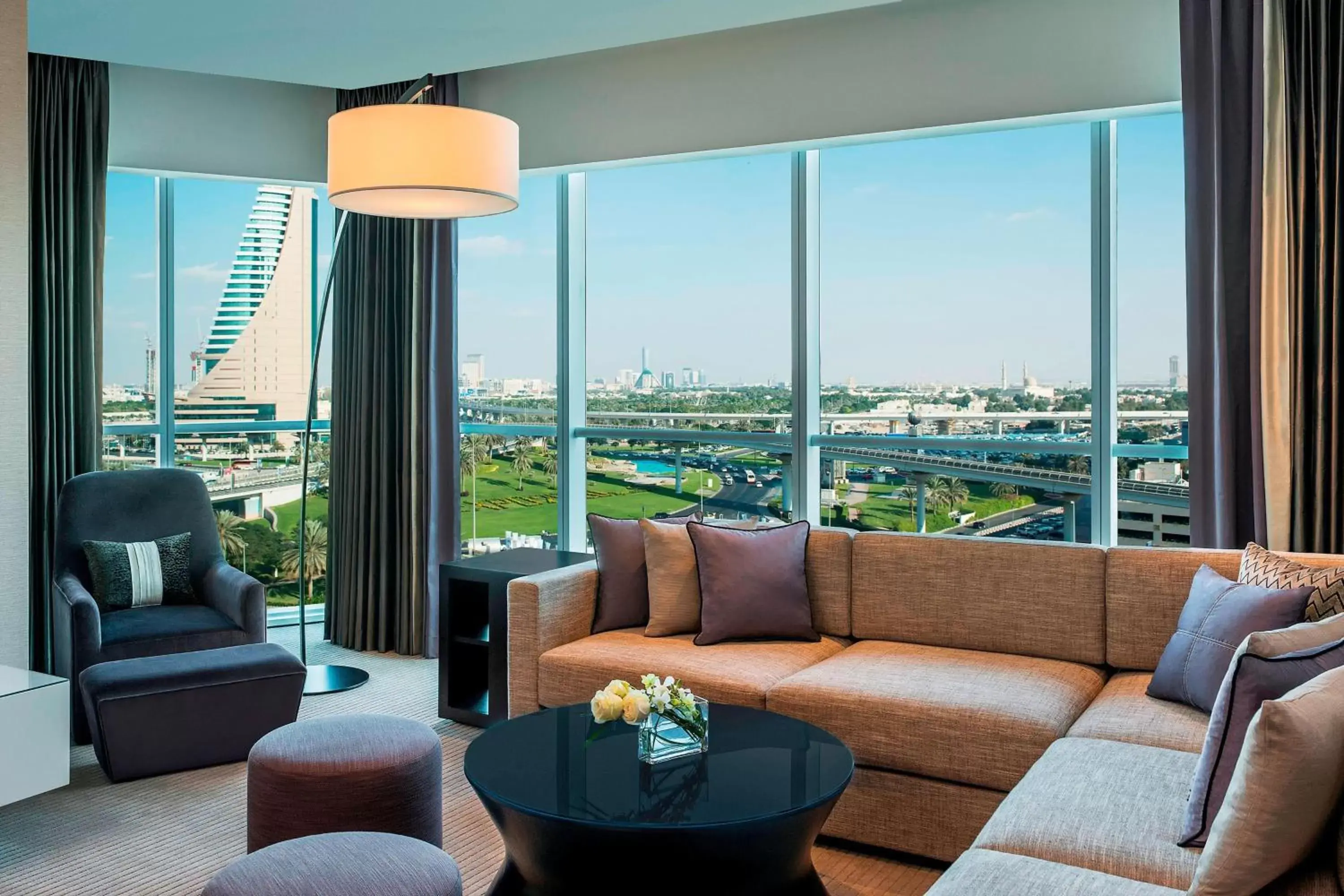Lounge or bar, Seating Area in Sheraton Grand Hotel, Dubai