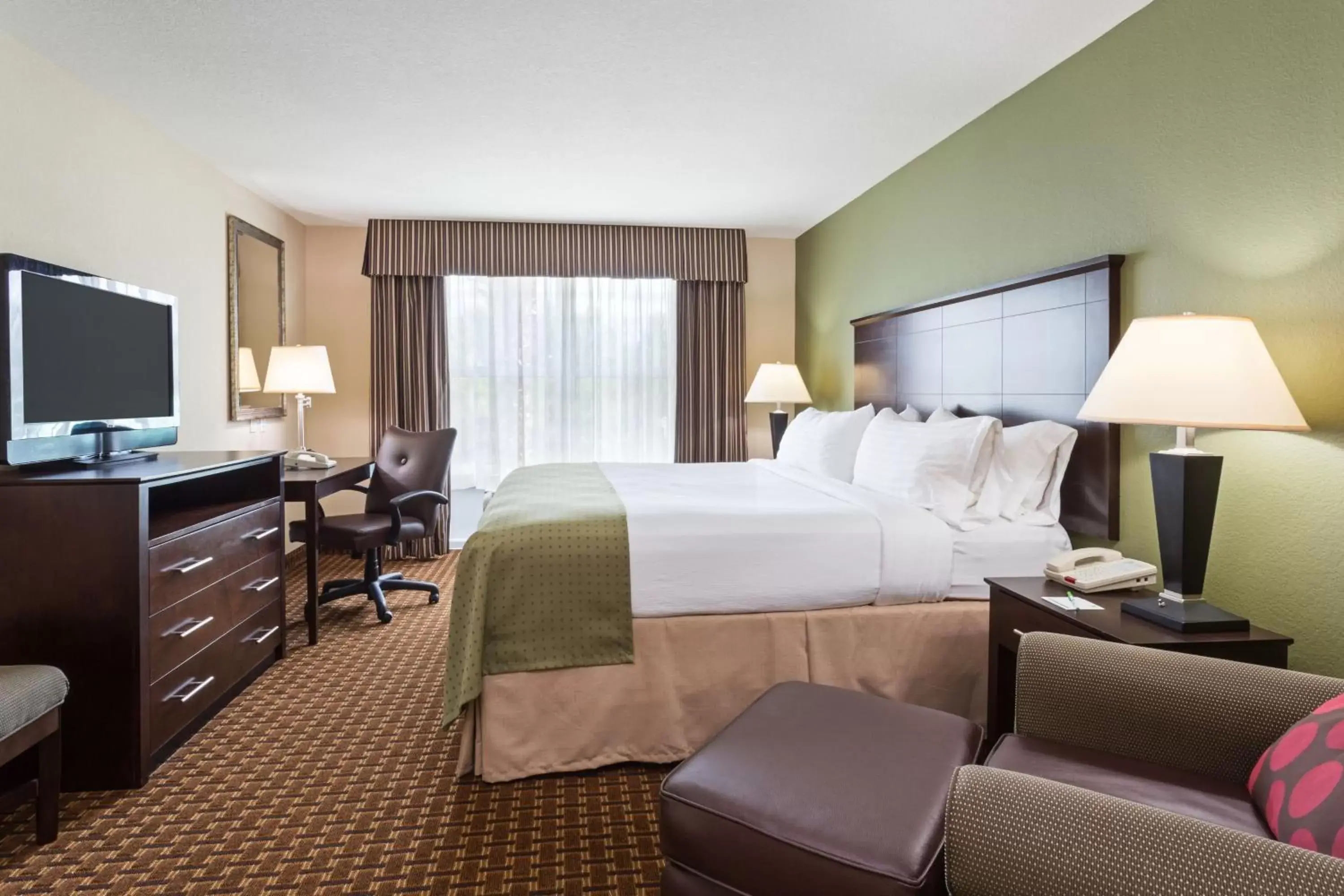 Bedroom in Holiday Inn Daytona Beach LPGA Boulevard, an IHG Hotel