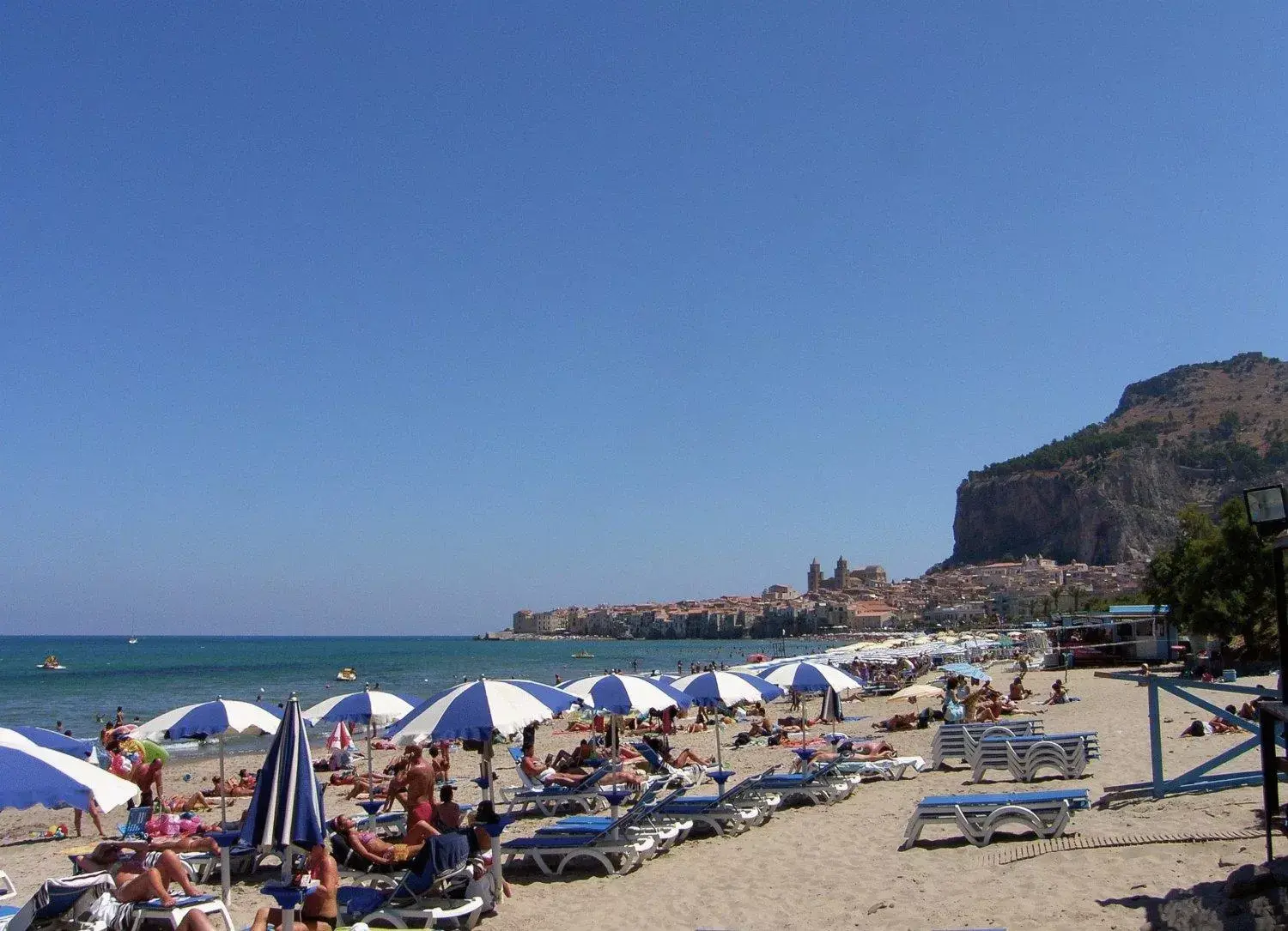 Beach in Cefalù Sea Palace