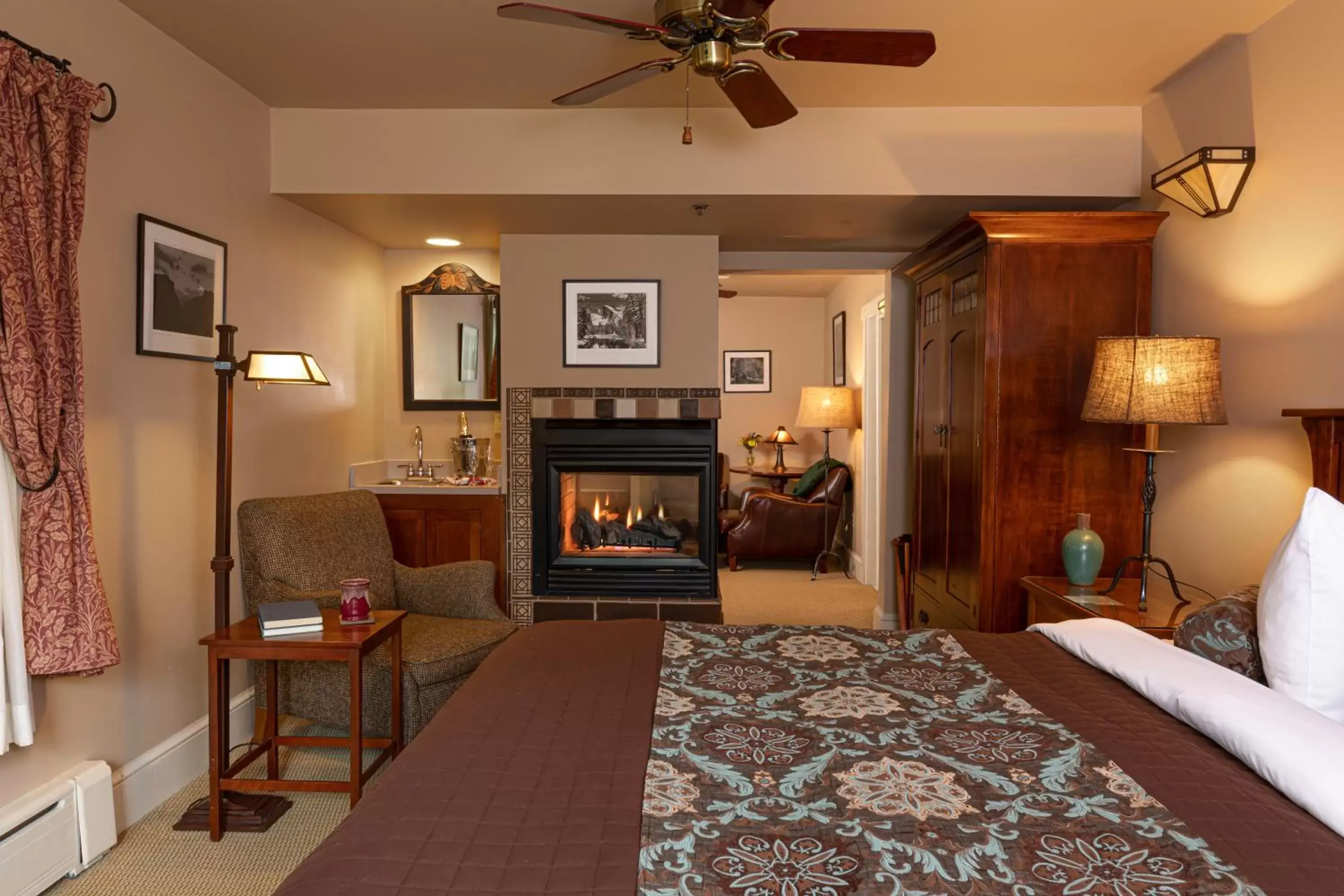 Seating Area in Lake Pointe Inn