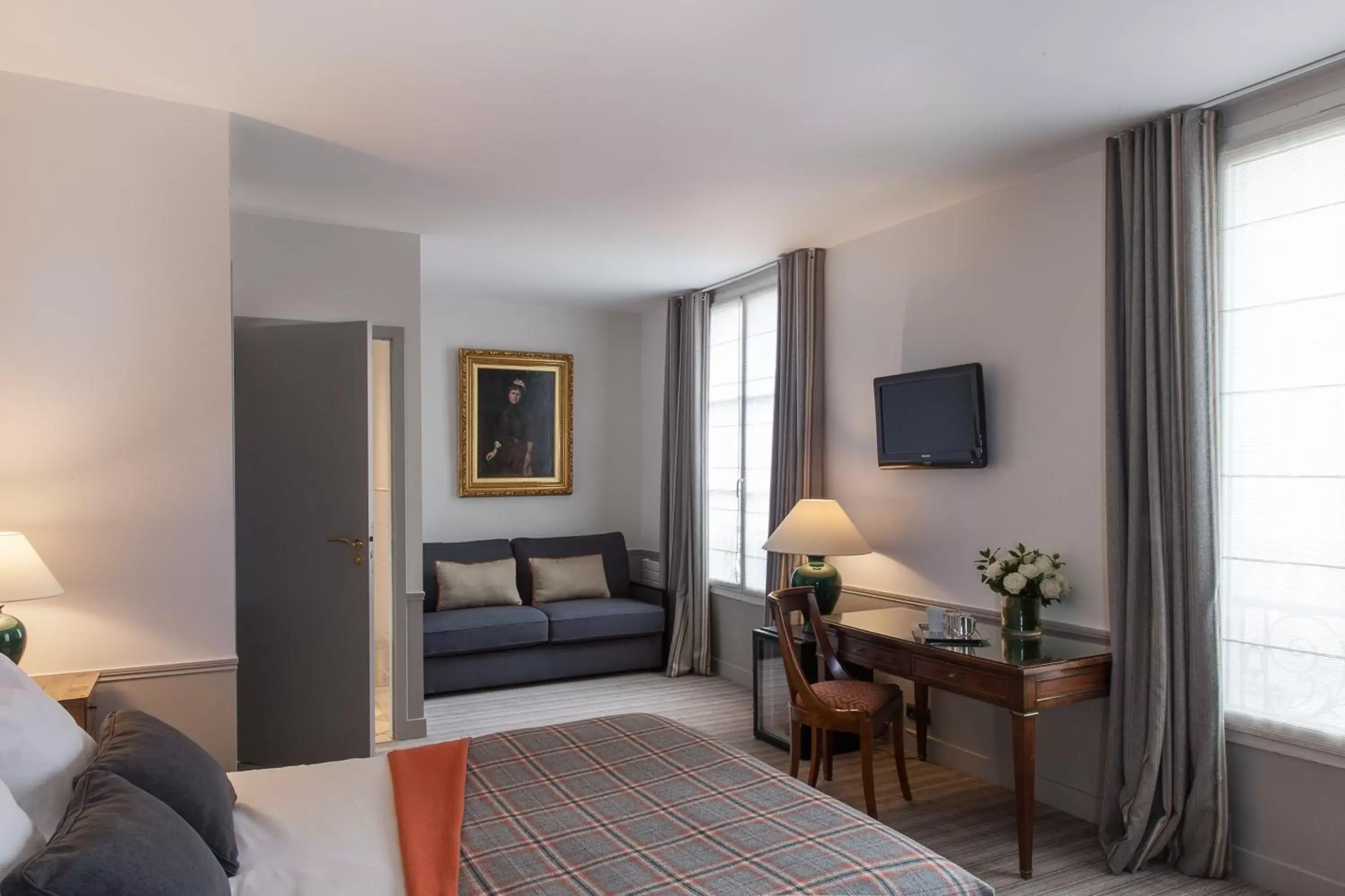 Bedroom, TV/Entertainment Center in Hôtel d'Orsay - Esprit de France