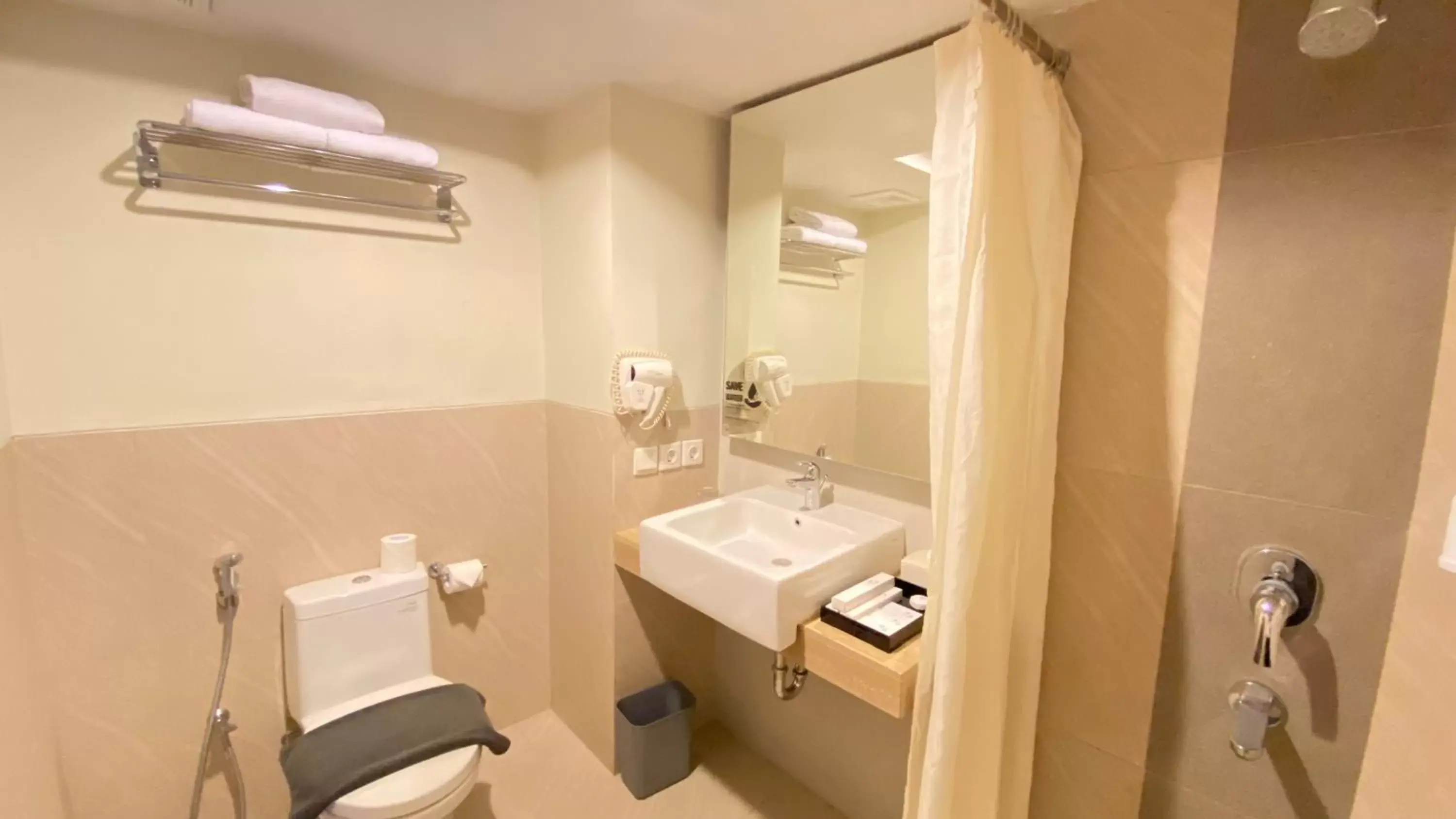 Superior Twin with Pool View in Swiss-Belcourt Bogor Superior Twin with Pool View in Swiss-Belcourt Bogor