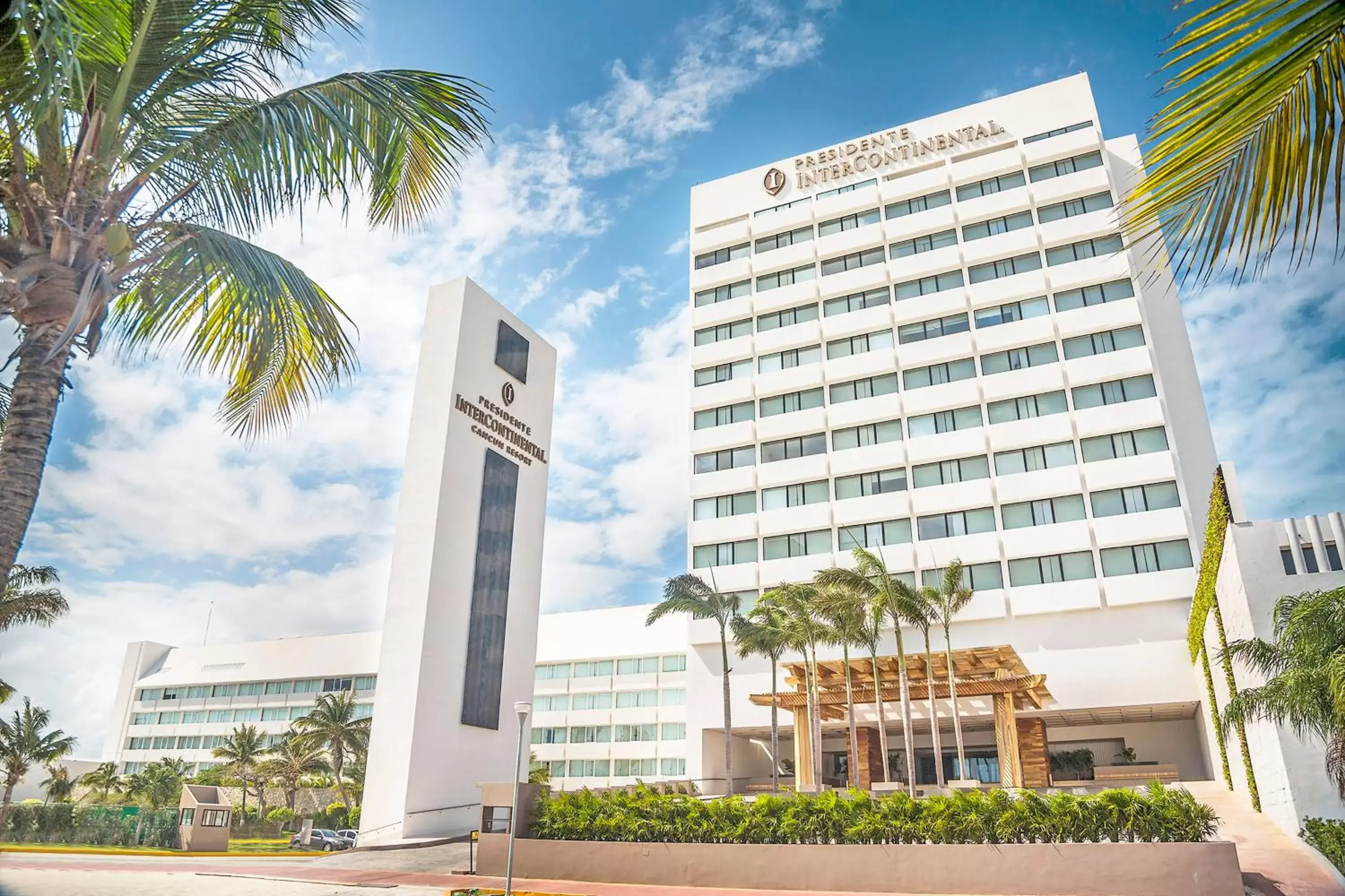 Property Building in InterContinental Presidente Cancun Resort