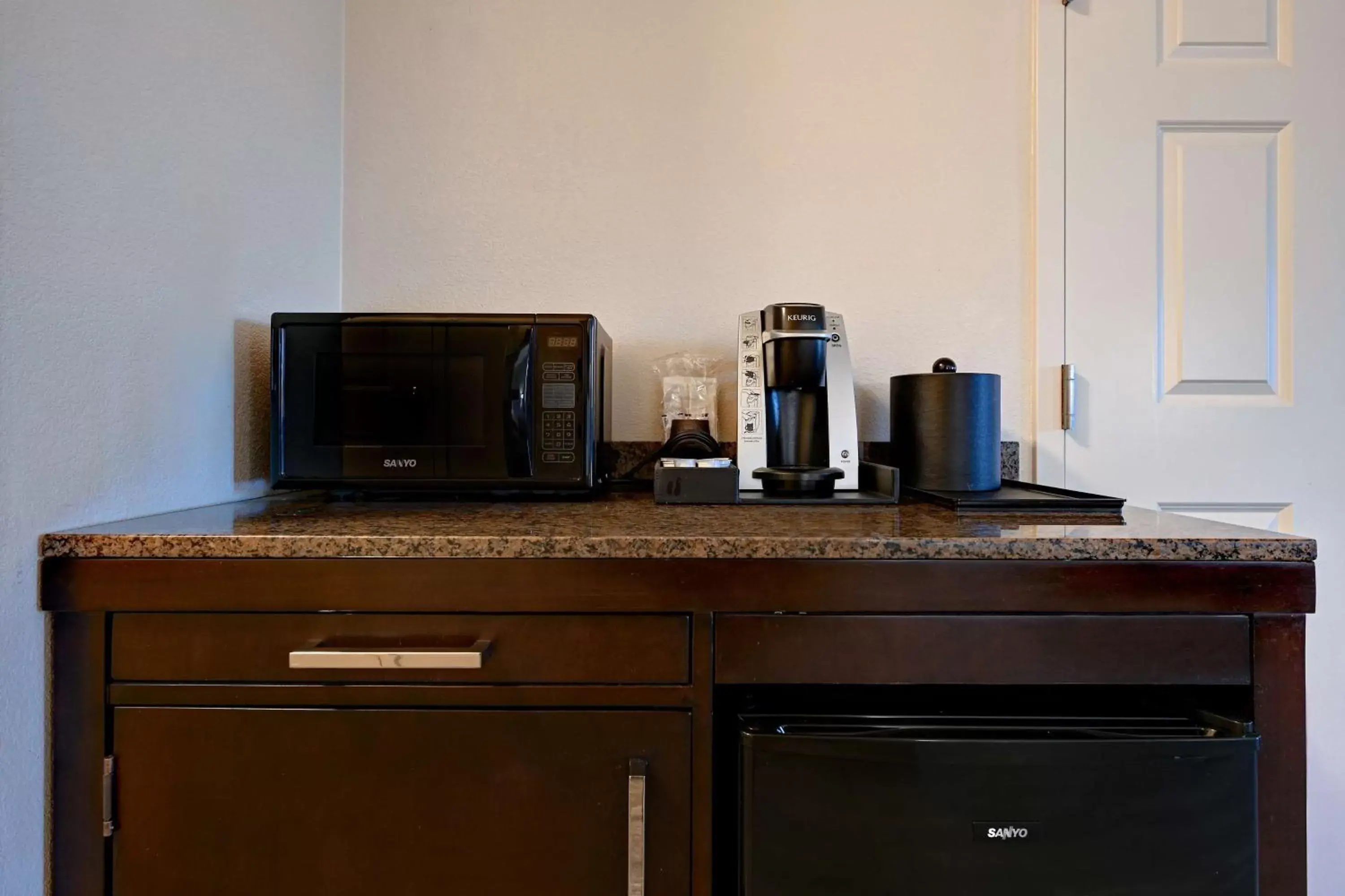 Photo of the whole room in Hilton Garden Inn San Bernardino Photo of the whole room in Hilton Garden Inn San Bernardino