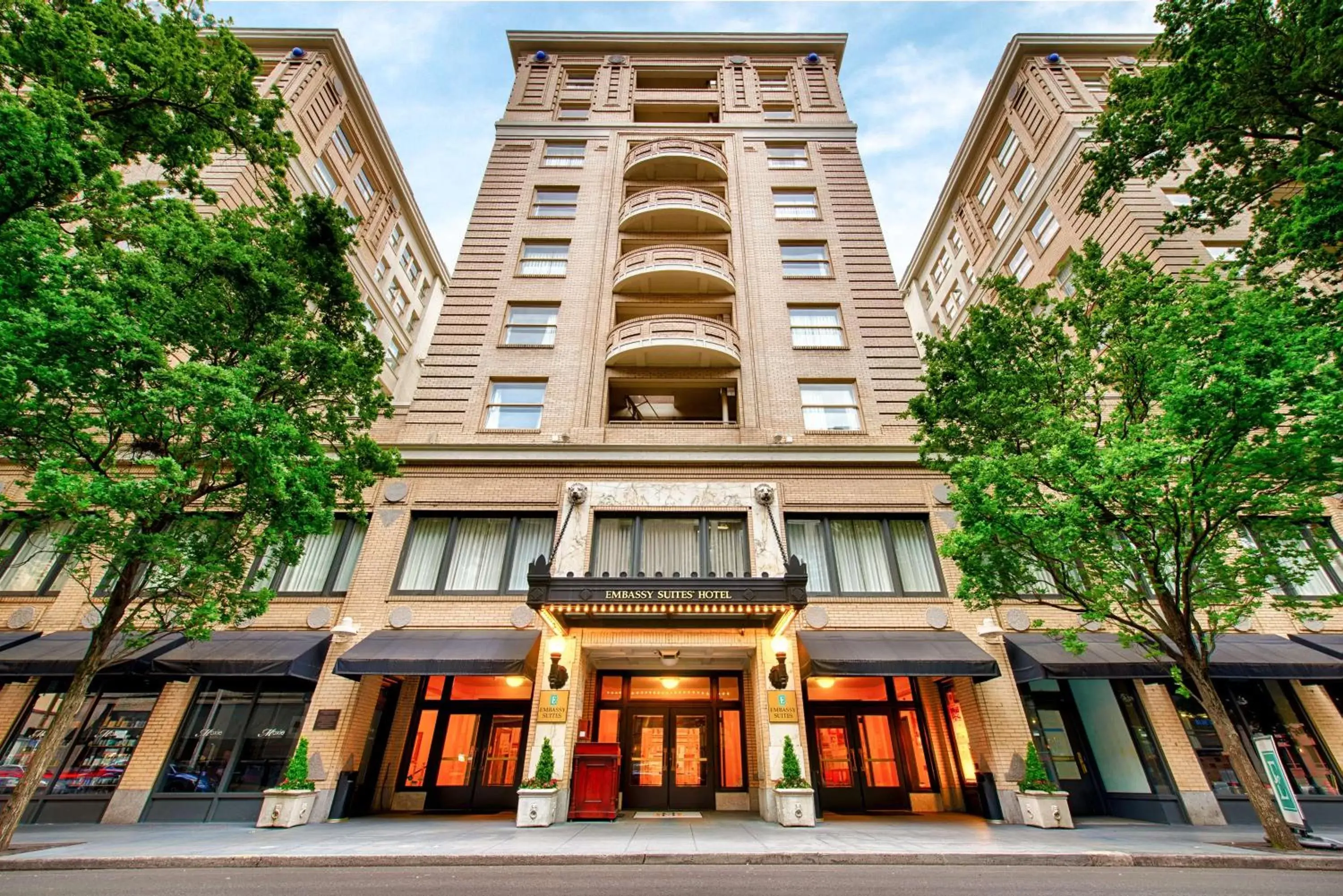 Property Building in Embassy Suites by Hilton Portland Downtown