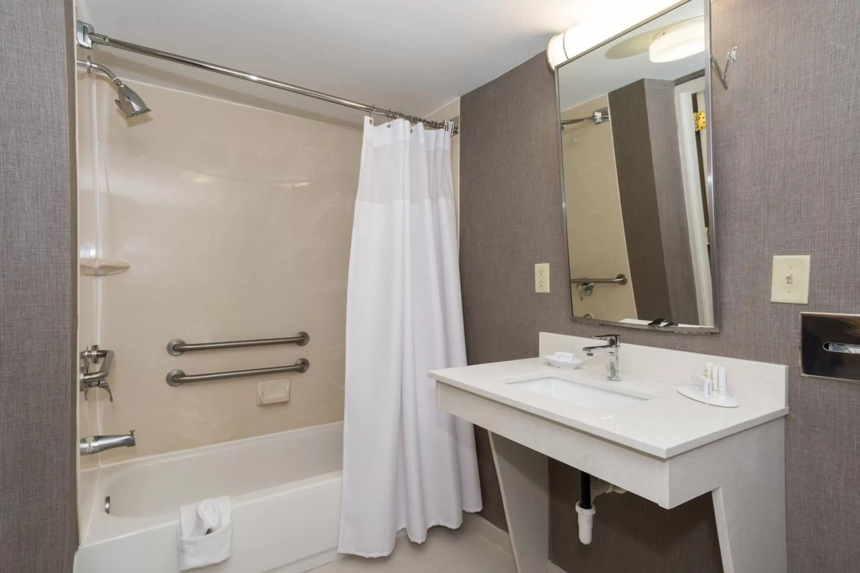 Bathroom in SpringHill Suites by Marriott Charlotte / Concord Mills Speedway