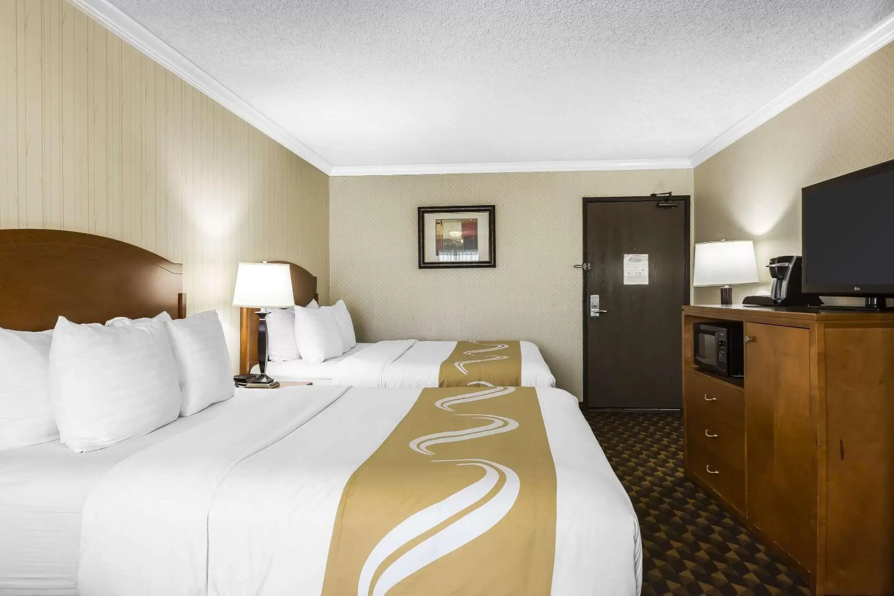 Photo of the whole room, Bed in Quality Inn & Suites Los Angeles Airport - LAX