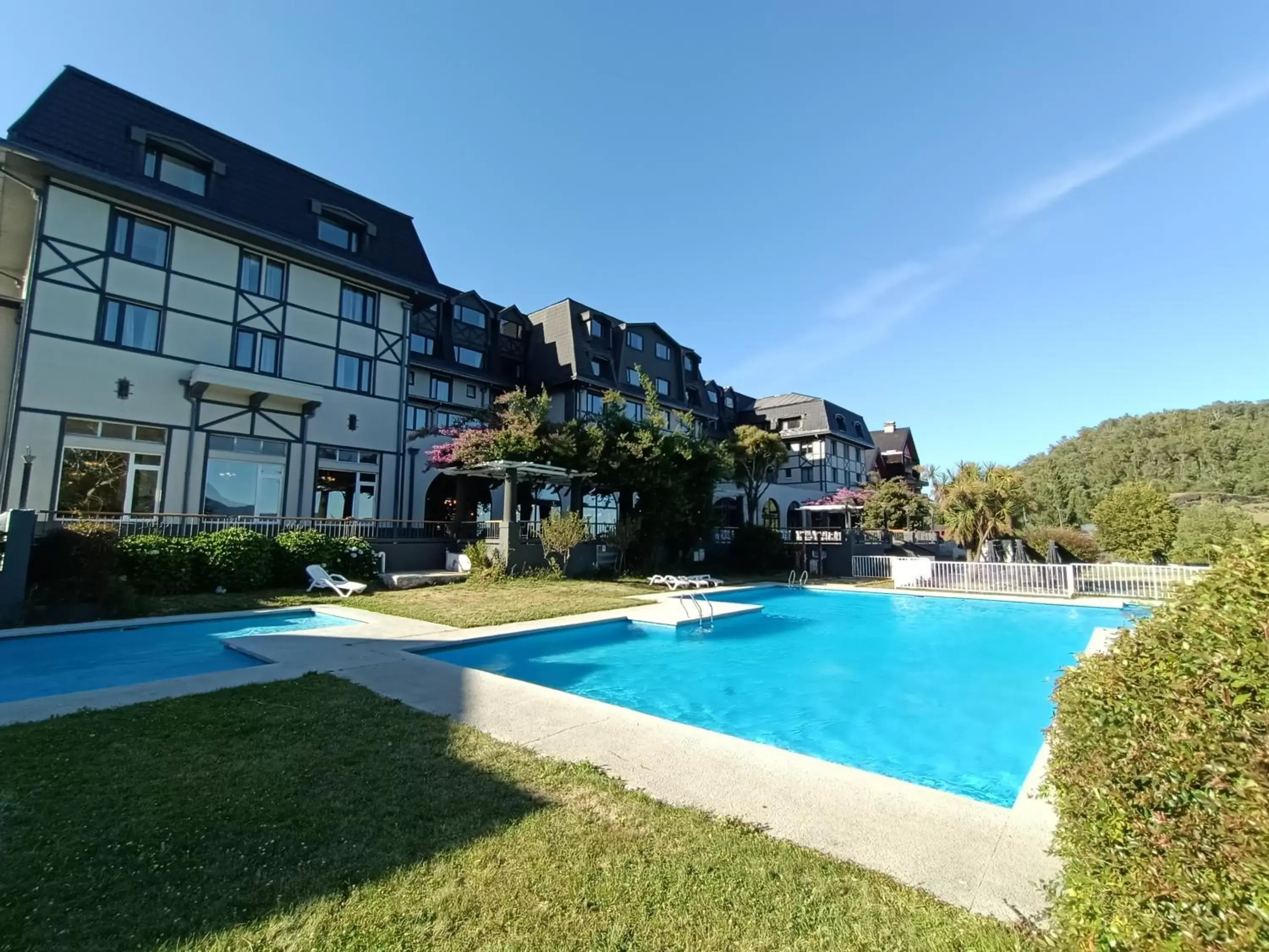 Property building, Swimming Pool in Hotel Enjoy Pucon