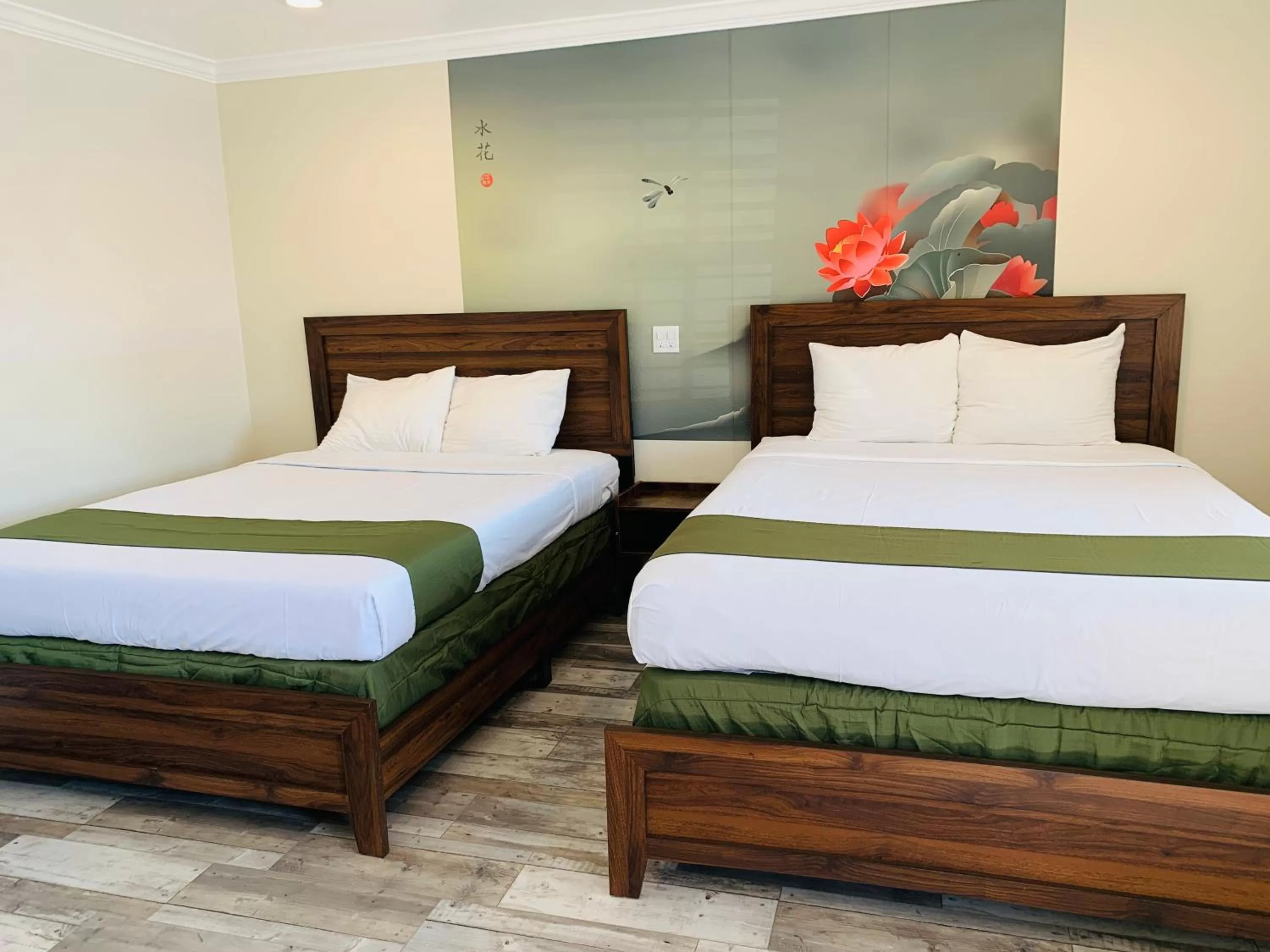 Bed in Escondido Inn