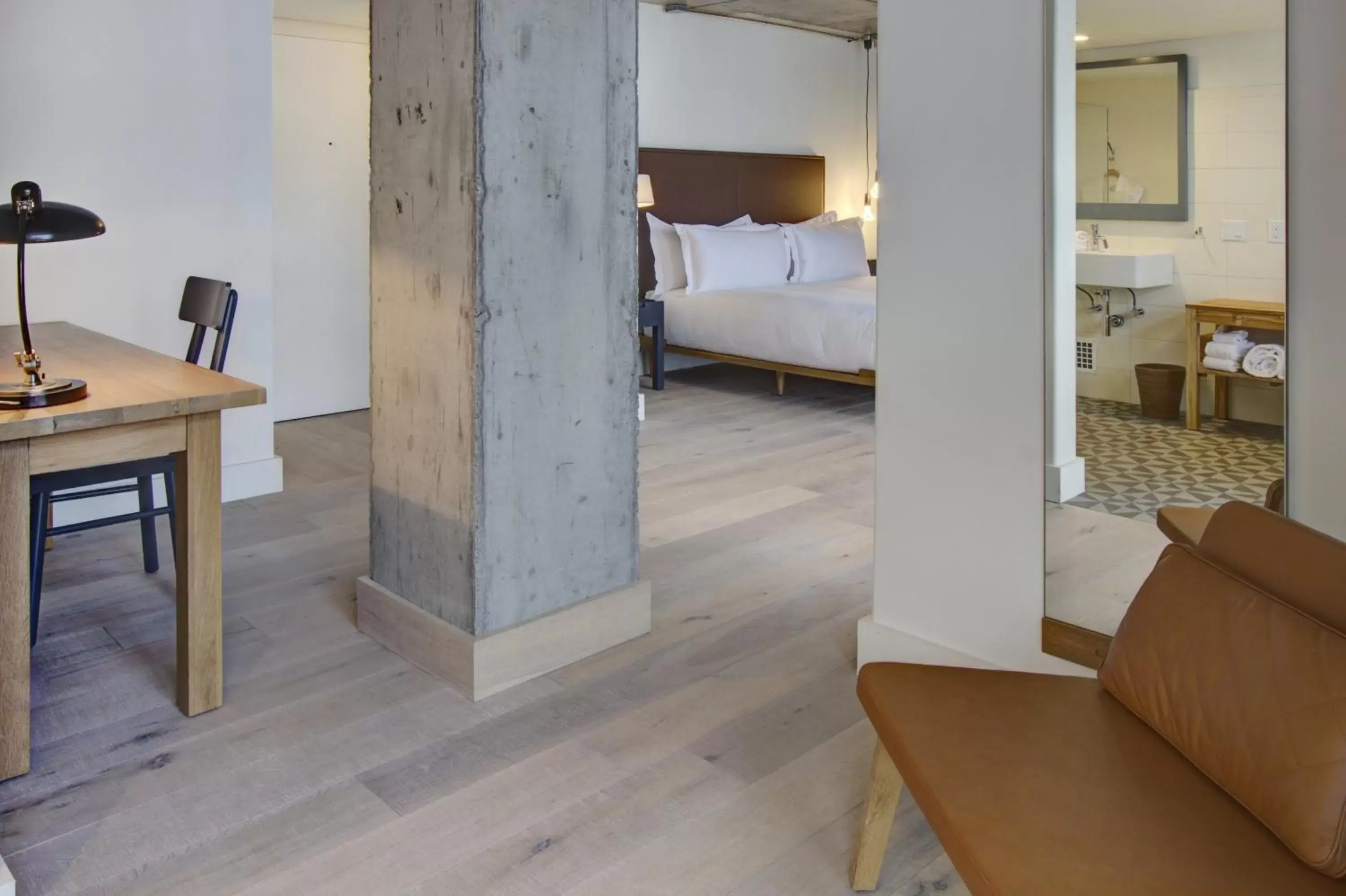 Coffee/tea facilities, Bed in Boro Hotel Coffee/tea facilities, Bed in Boro Hotel