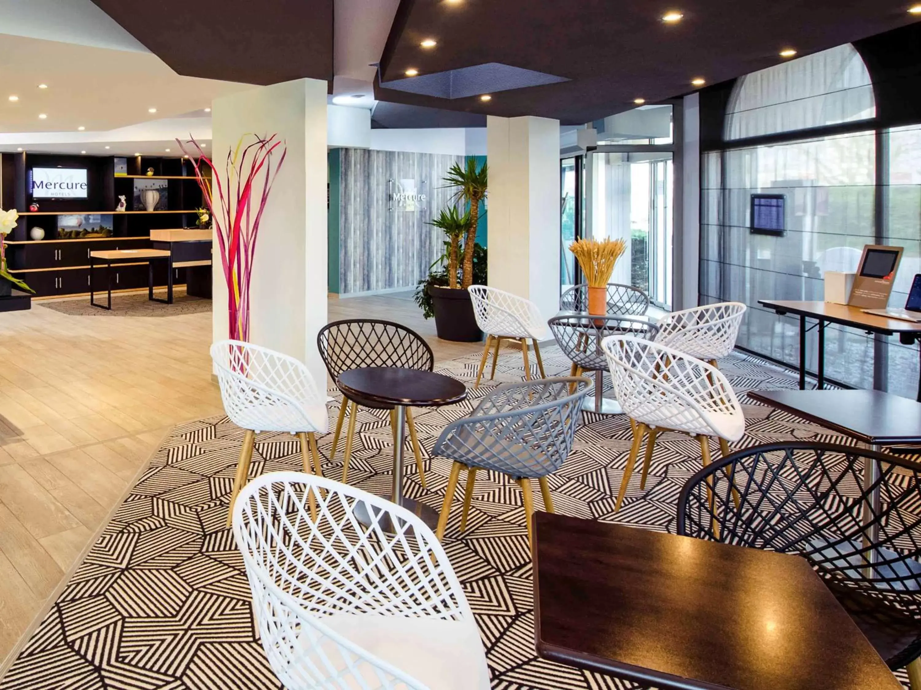 Lounge or bar in Mercure Vienne Sud Chanas