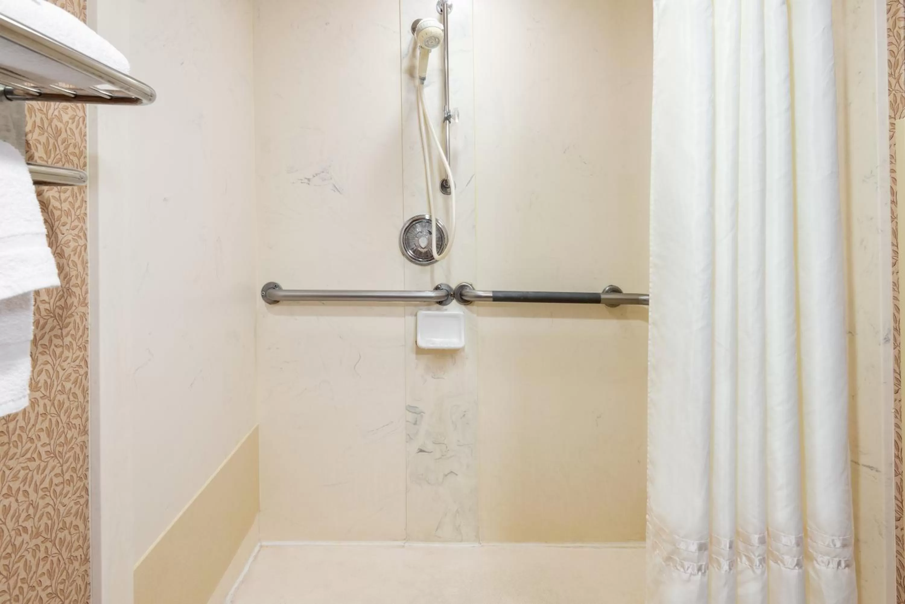 Bathroom in Capitol Plaza Hotel Jefferson City