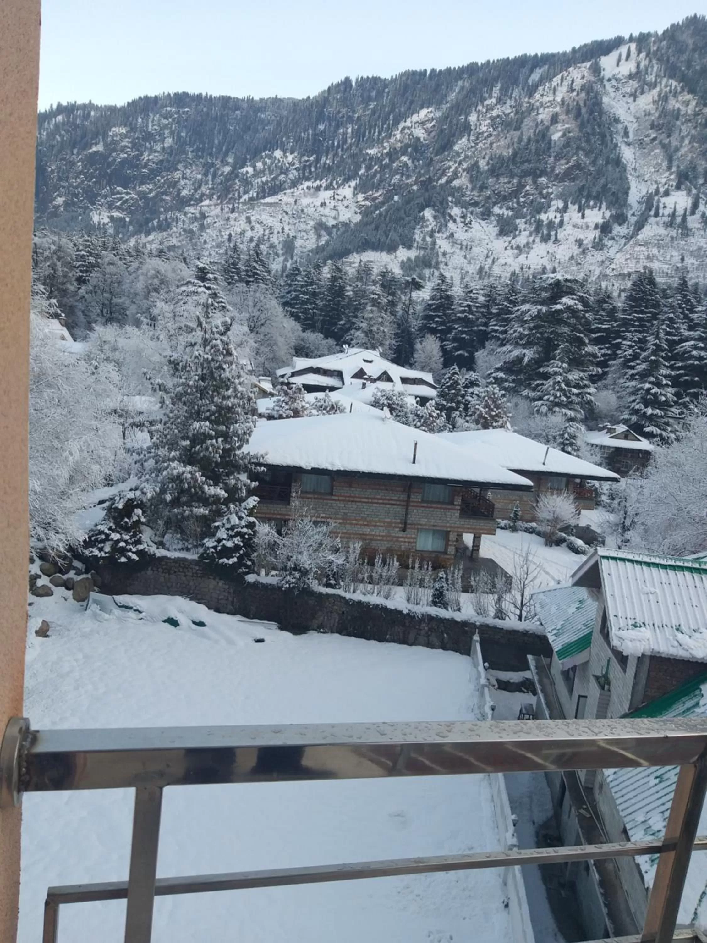 Winter in Hotel Ambika Resort Manali