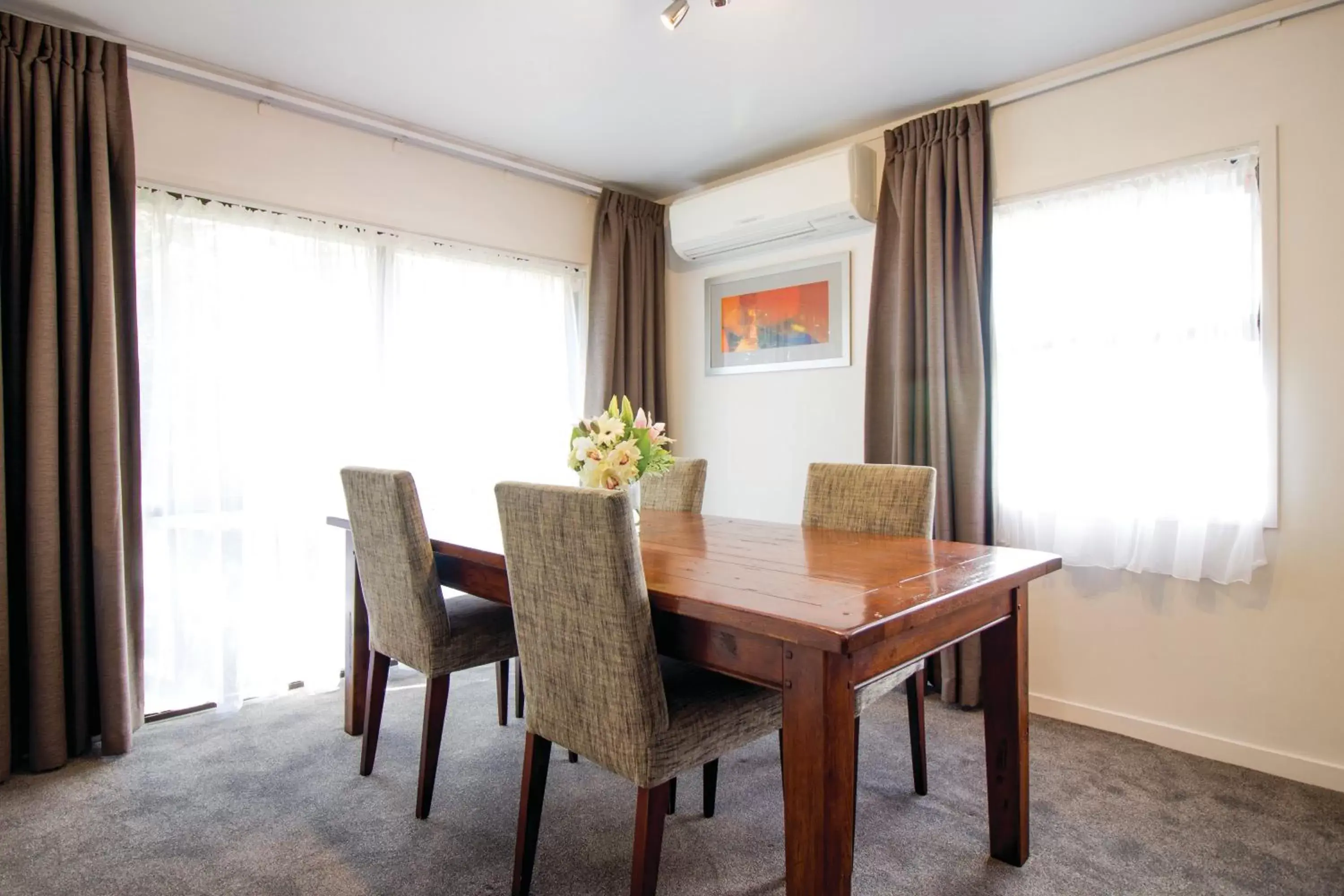 Dining Area in Mount Richmond Hotel