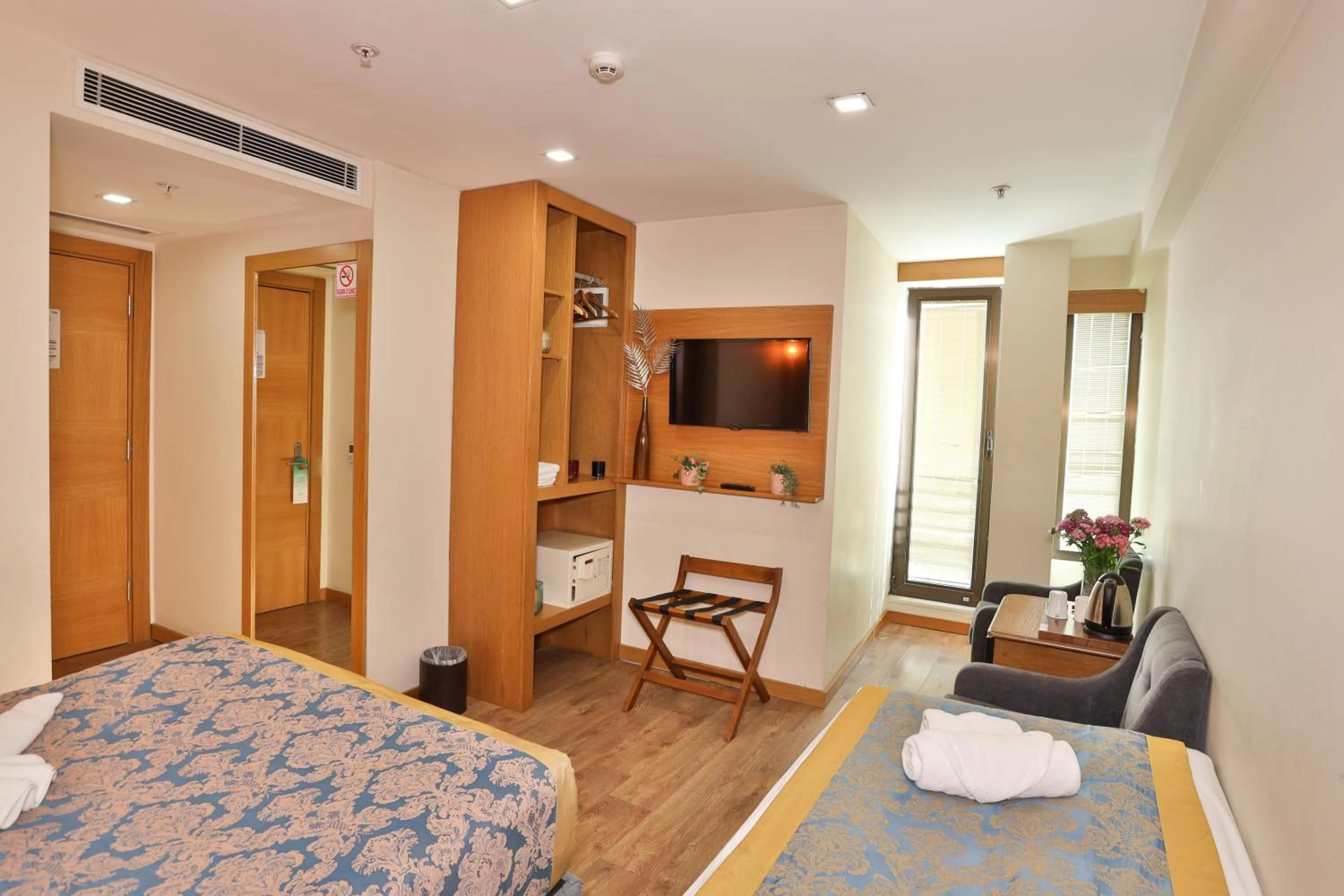 Seating area, Bed in Cumbali Plaza Hotel