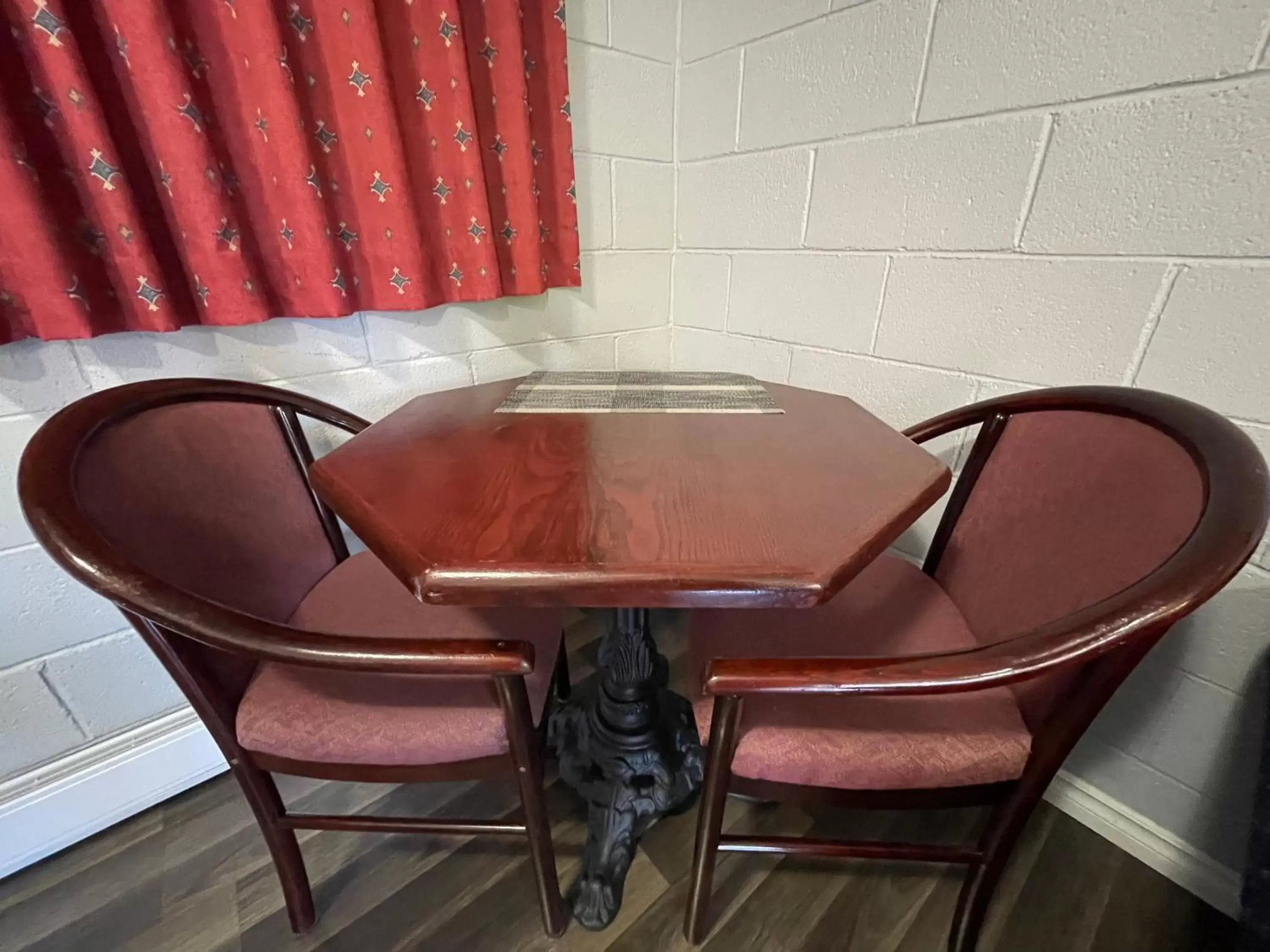 Dining Area in Arrow Lake Motel