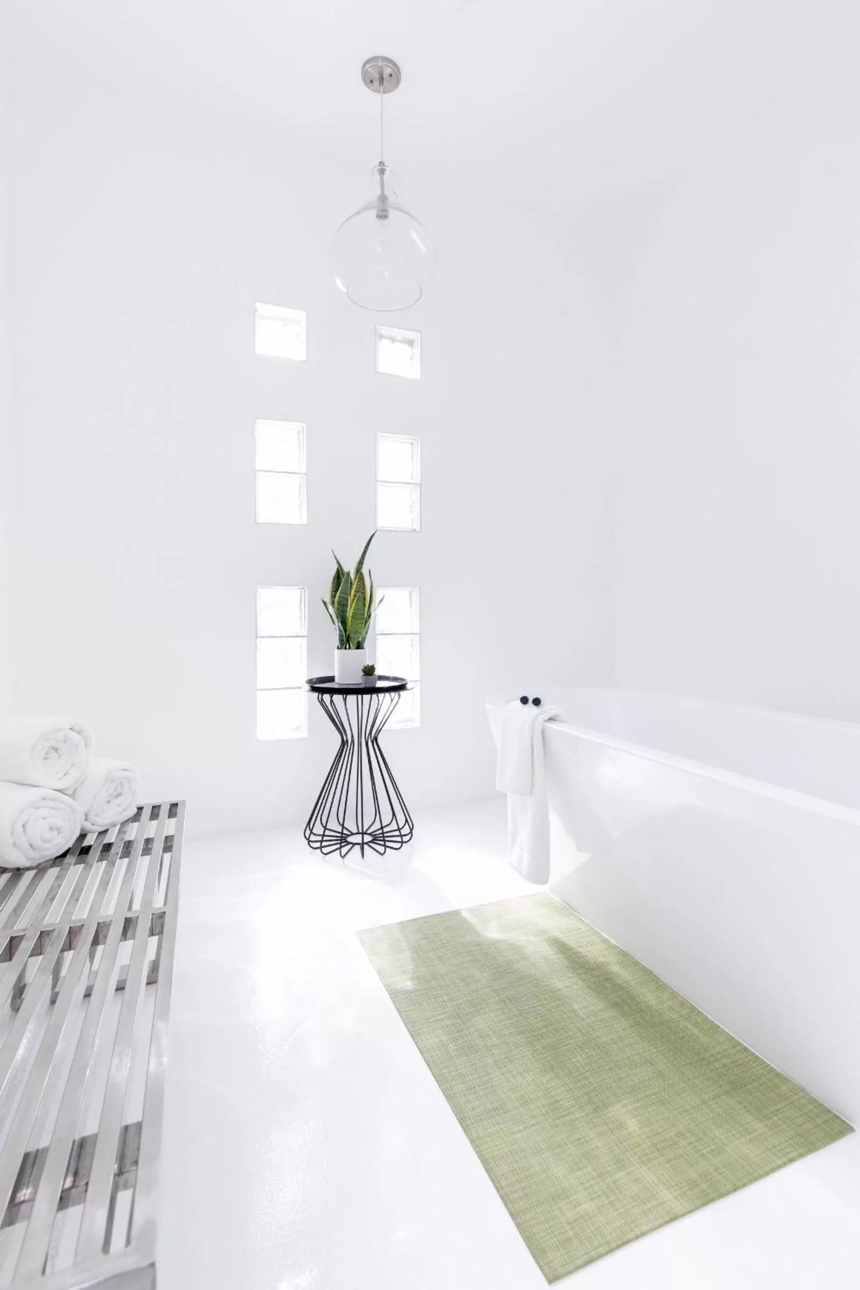 Bath in Alcazar Palm Springs