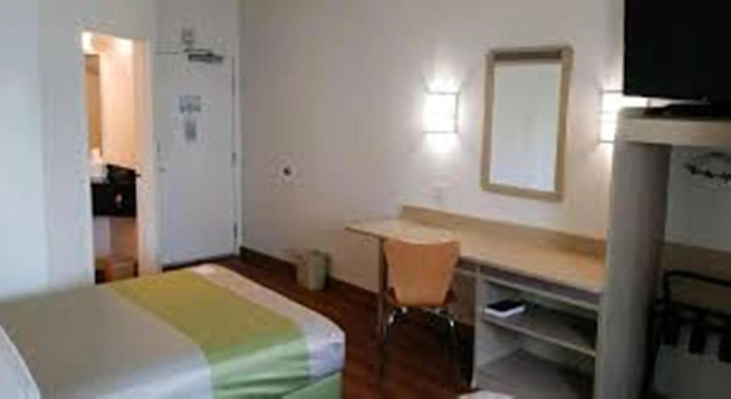 Bed in Motel 6-Brownsville, TX North