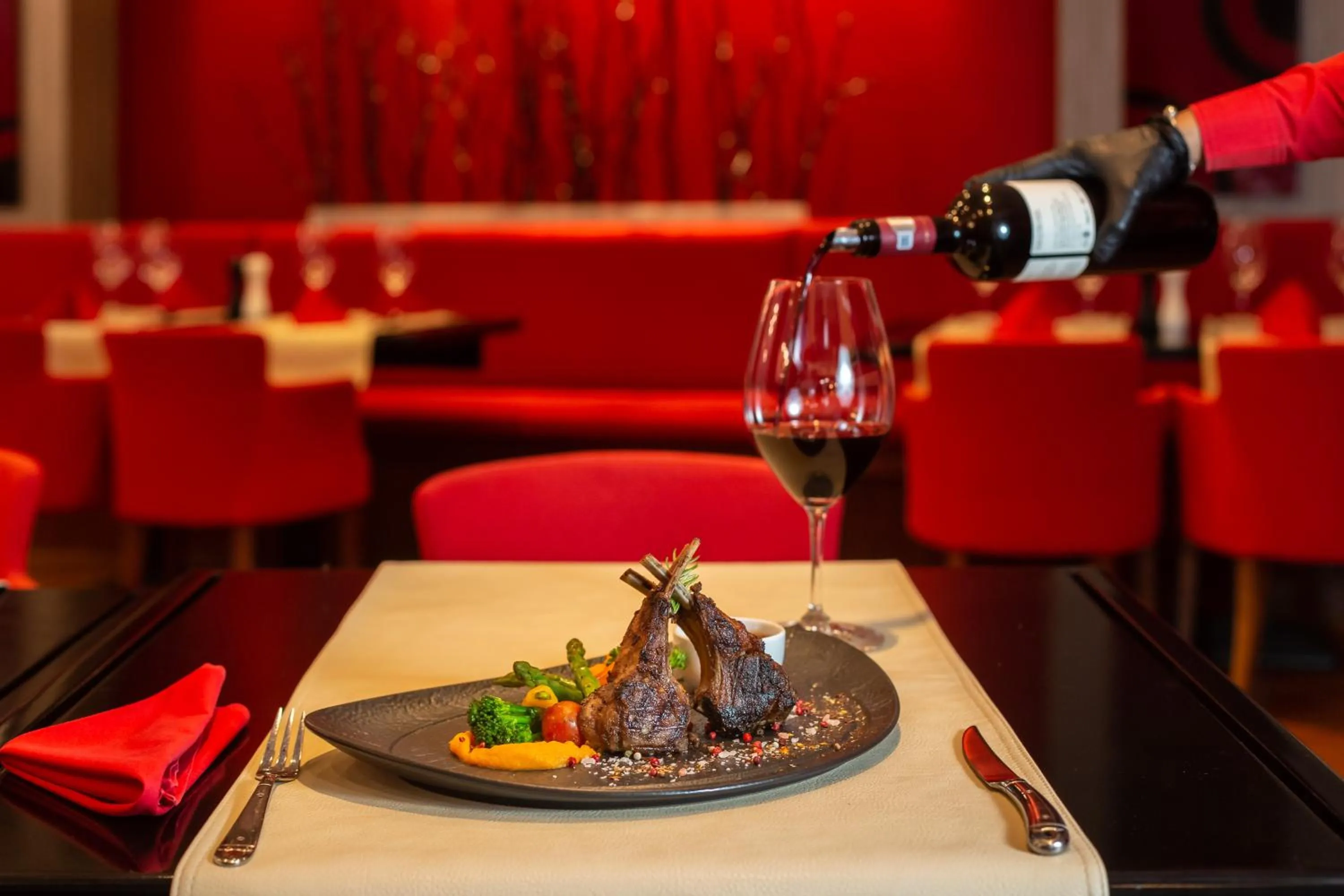 Restaurant/places to eat in Pullman Bucharest World Trade Center