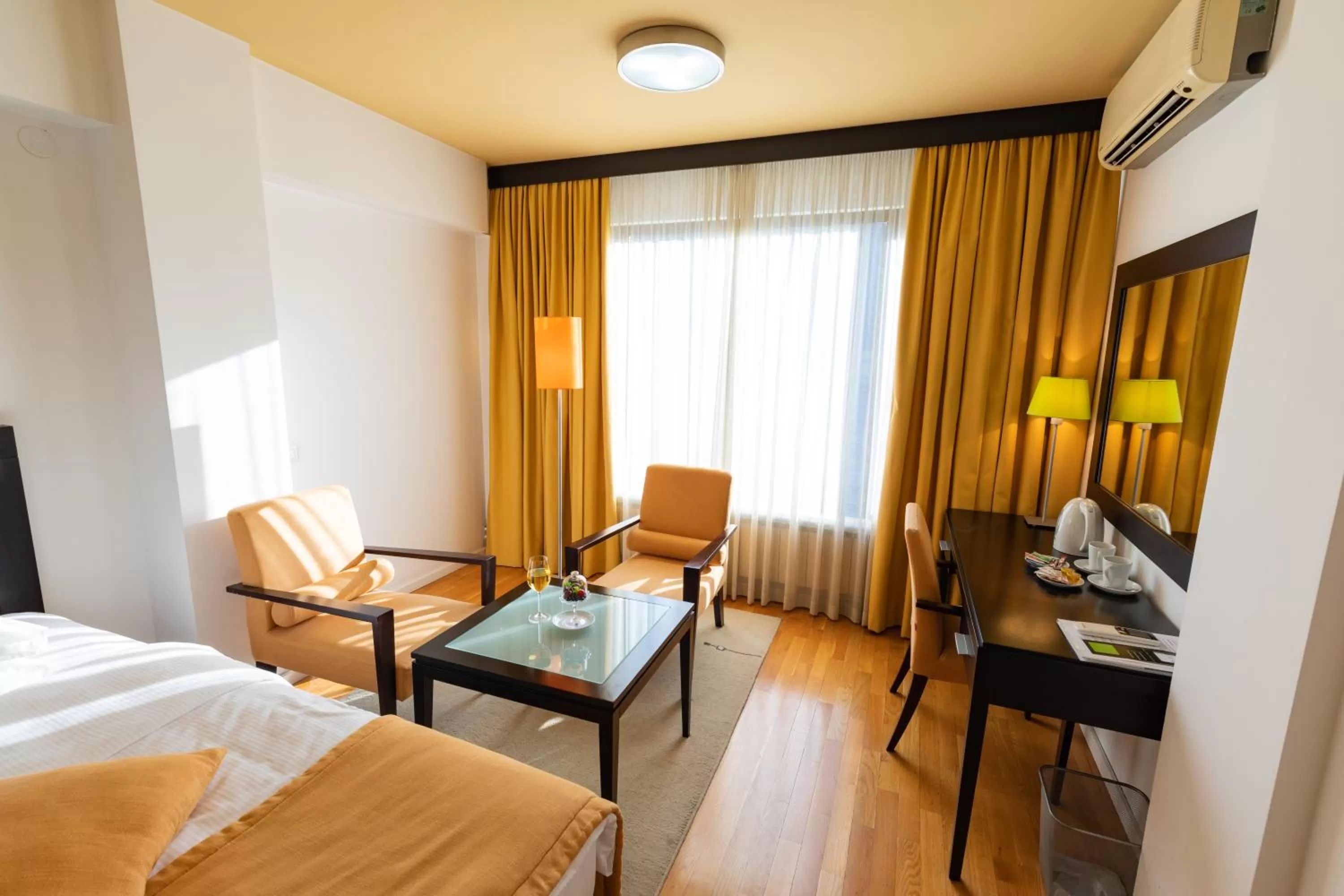 Seating area, Bed in Hotel M