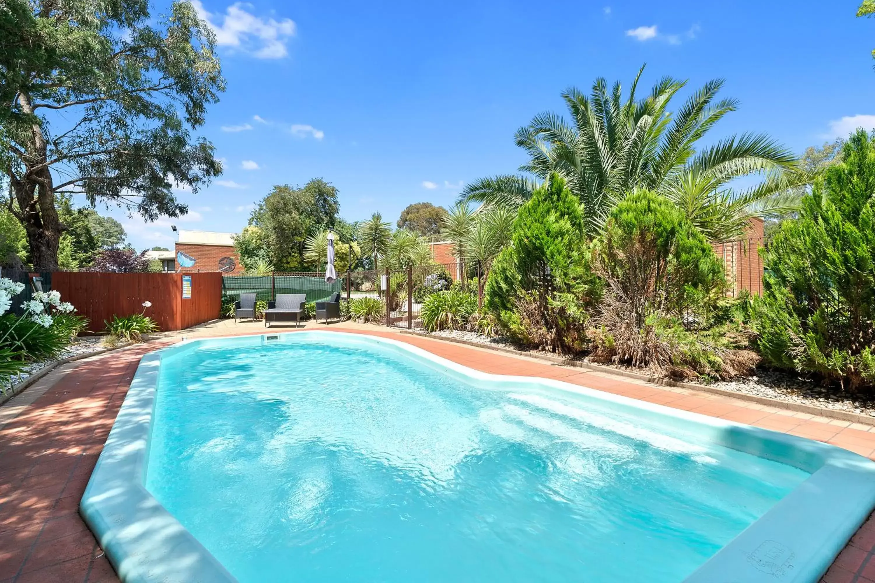 Swimming Pool in Comfort Inn Coach & Bushmans