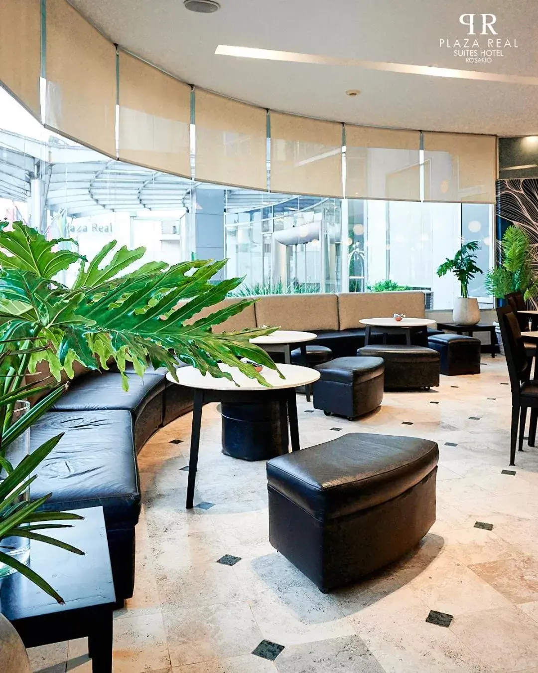 Lounge or bar in Plaza Real Suites Hotel