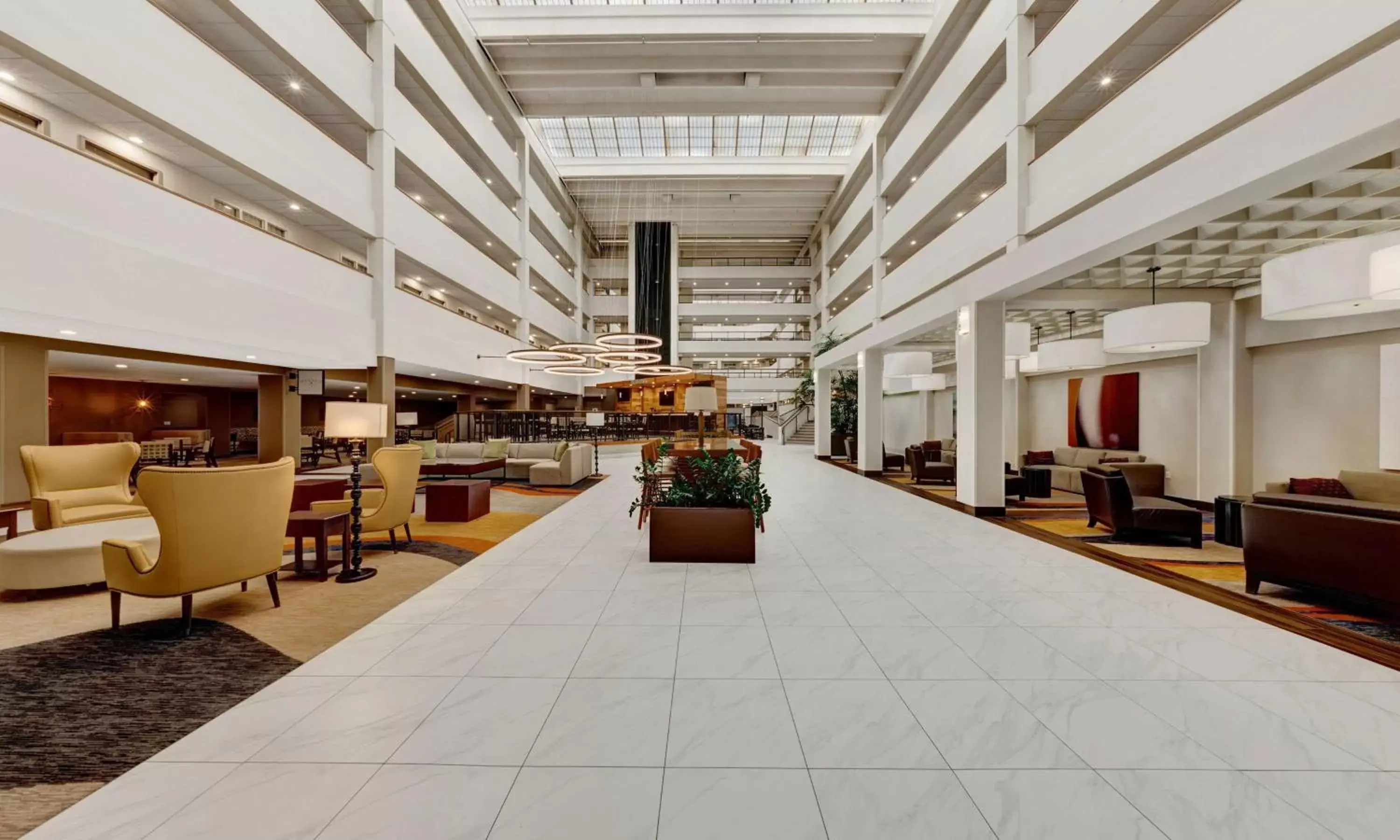 Lobby or reception, Restaurant/Places to Eat in Embassy Suites by Hilton Milwaukee Brookfield