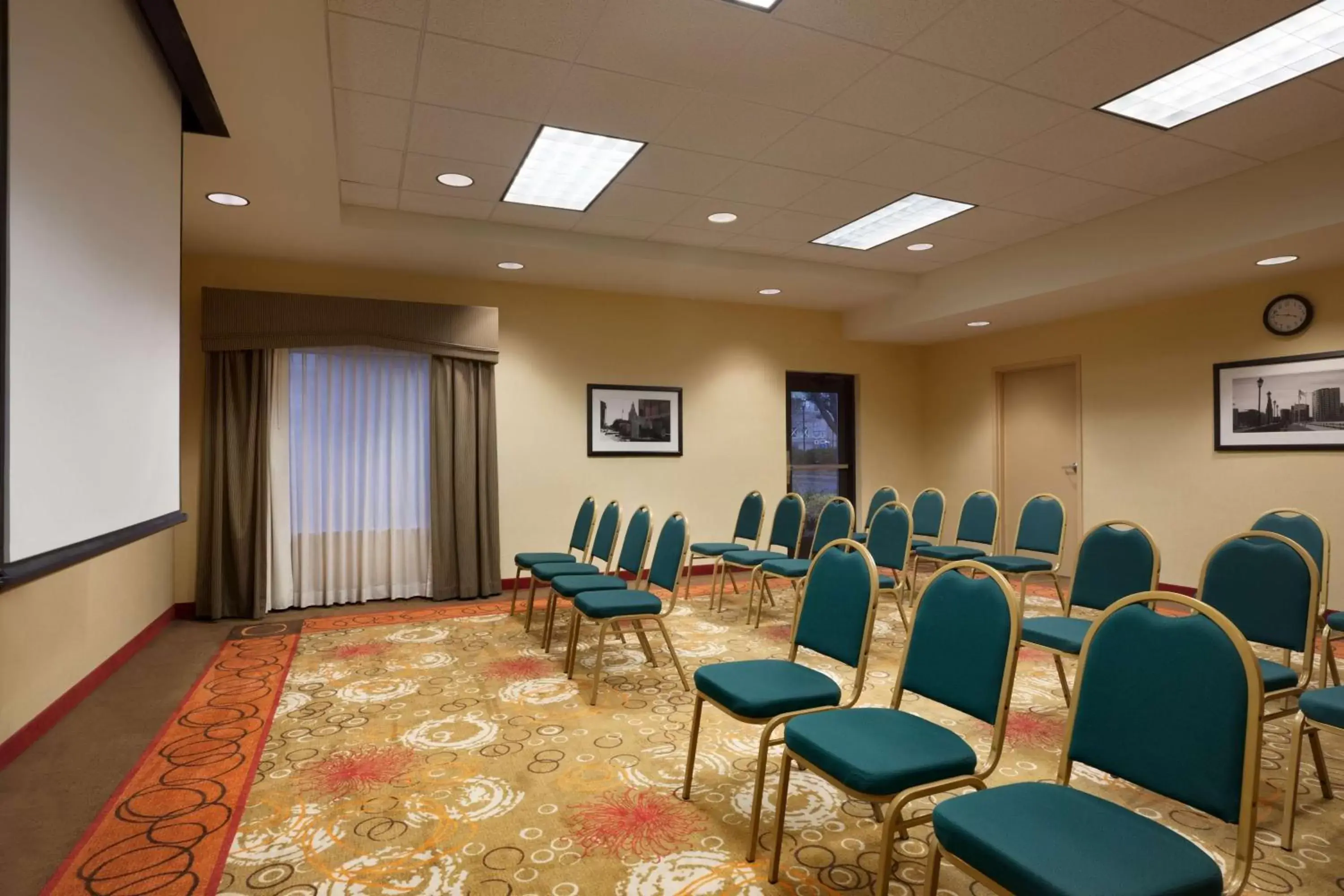Meeting/conference room in Hampton Inn & Suites East Hartford