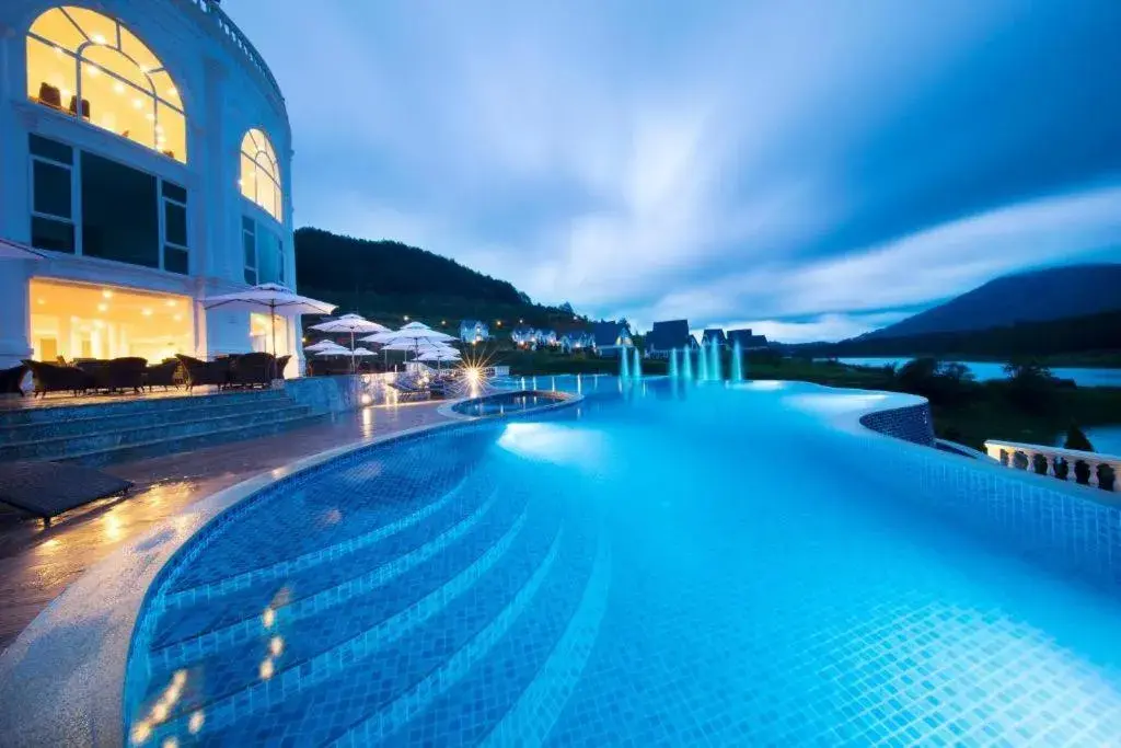 Swimming Pool in Dalat Wonder  Resort