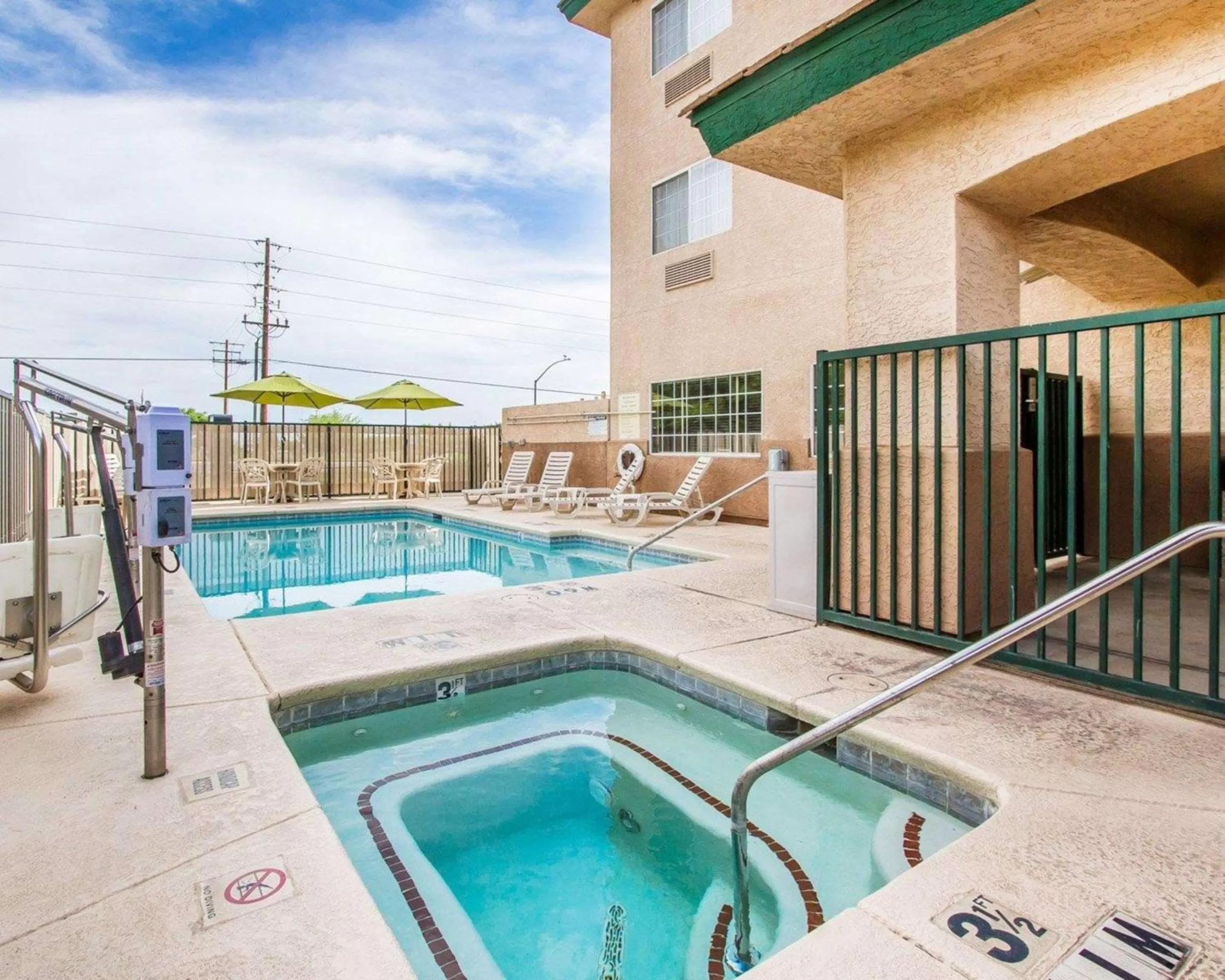 Swimming pool in Comfort Inn & Suites Sierra Vista near Ft Huachuca