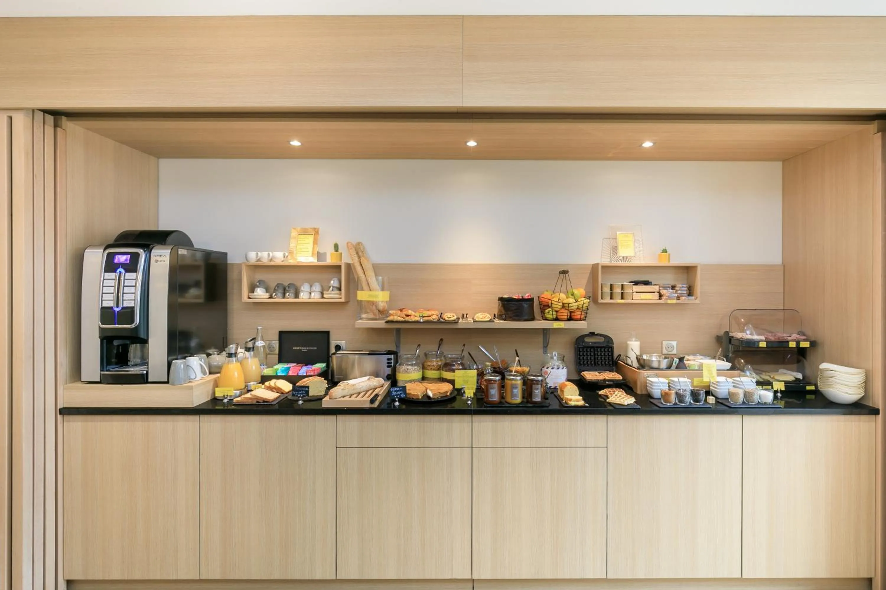 Buffet breakfast in Hôtel Innes by HappyCulture