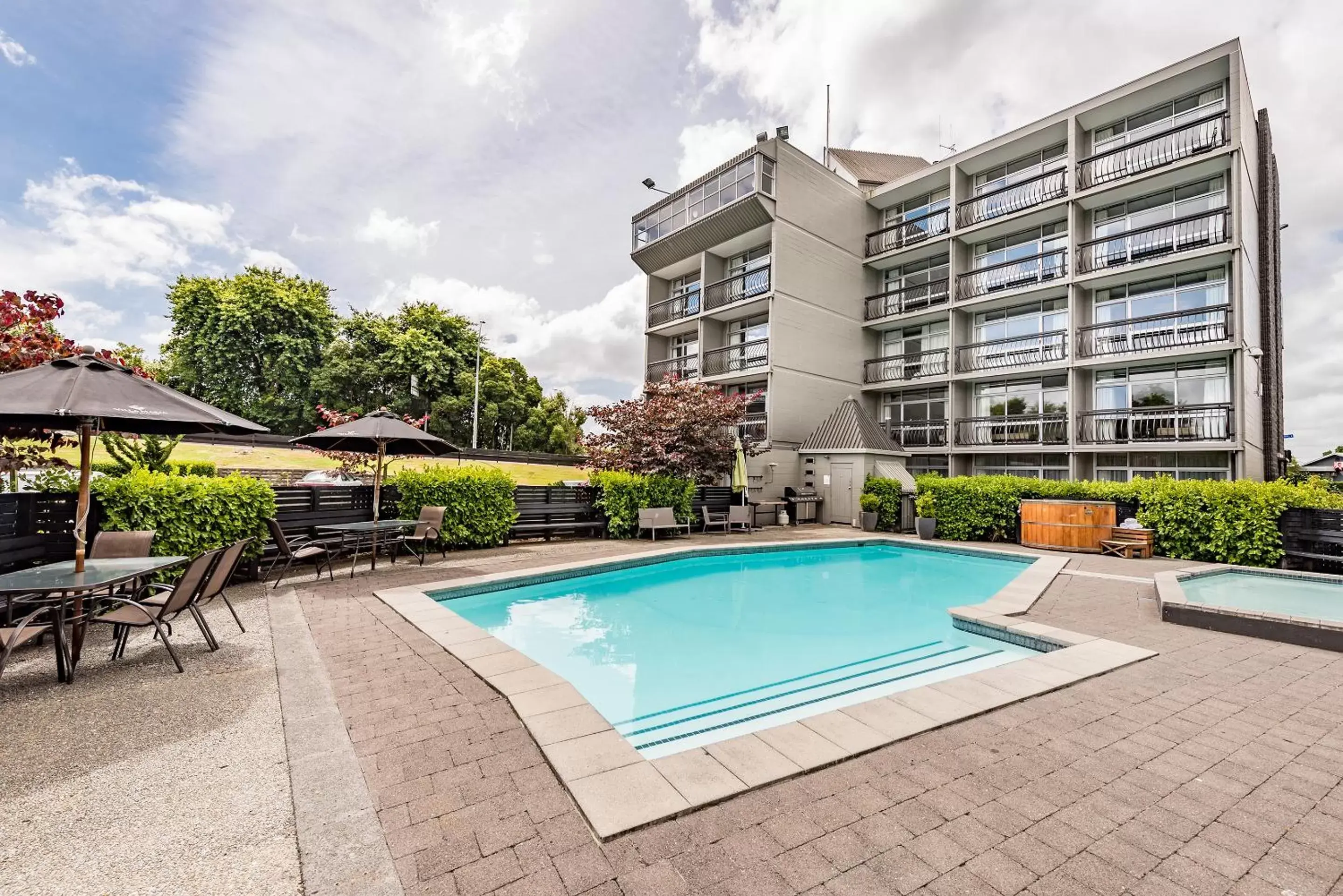 Property building in Heartland Ambassador Hotel Hamilton Property building in Heartland Ambassador Hotel Hamilton