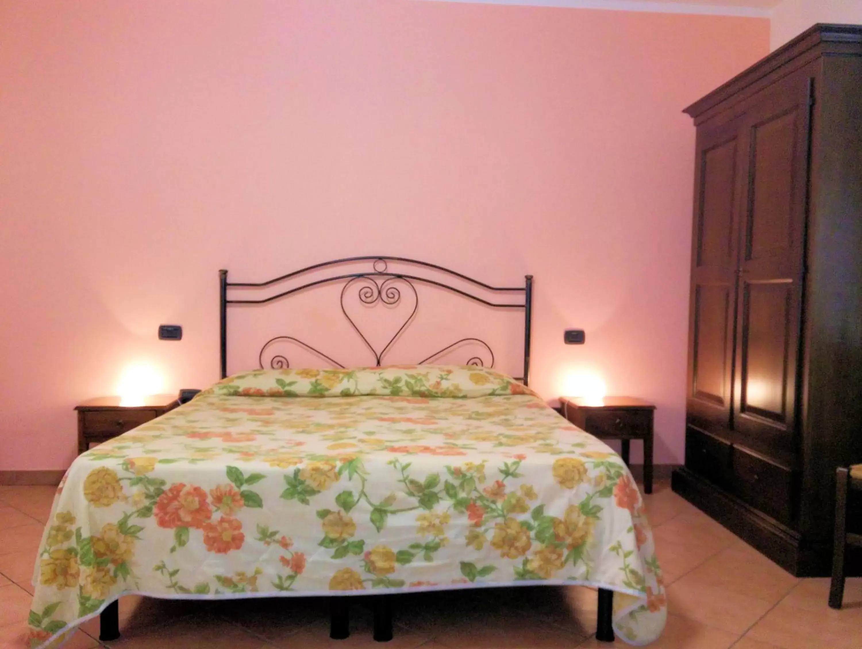 Photo of the whole room, Bed in Locanda Scirocco