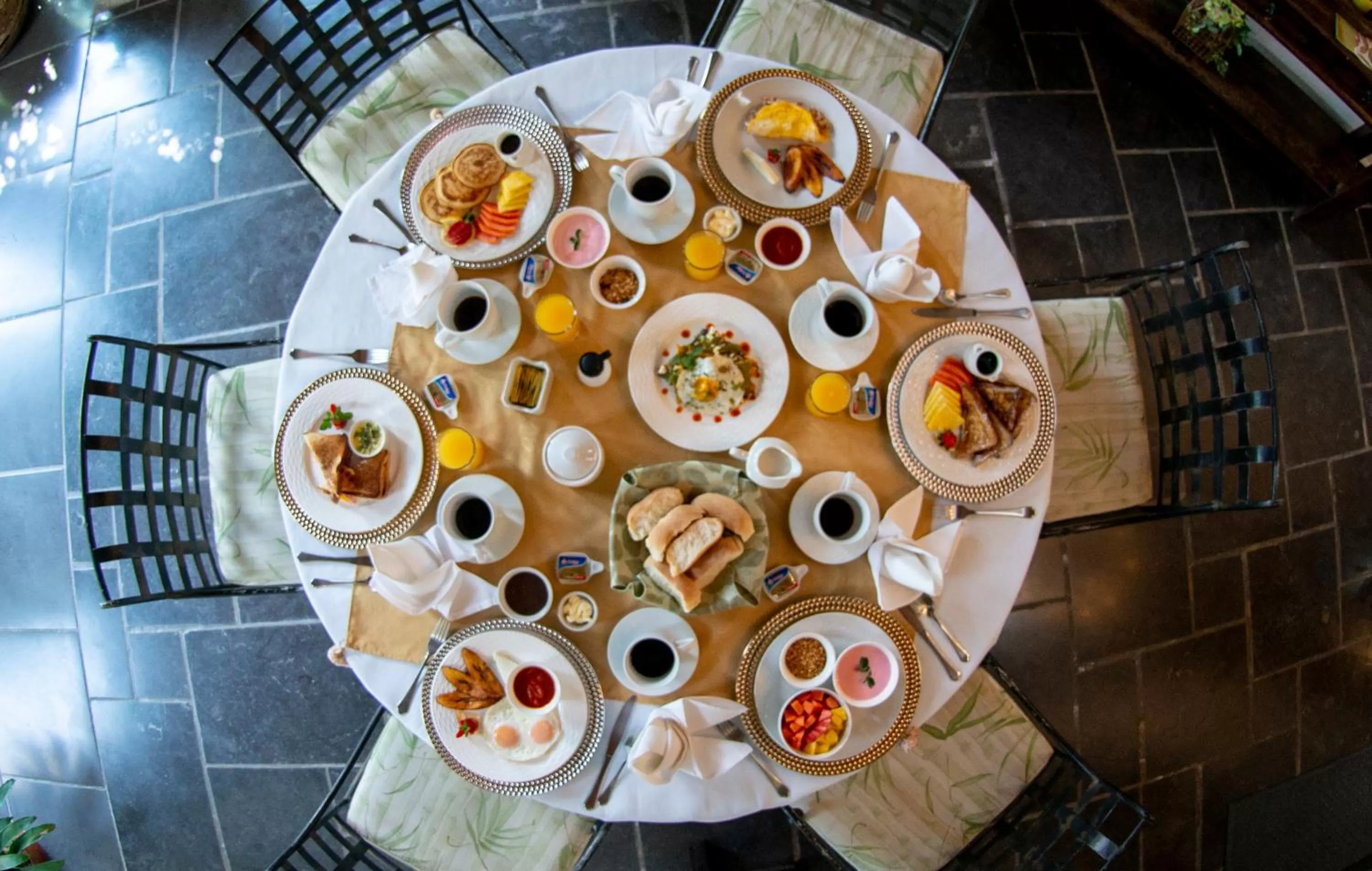 Restaurant/places to eat in Hotel La Catedral