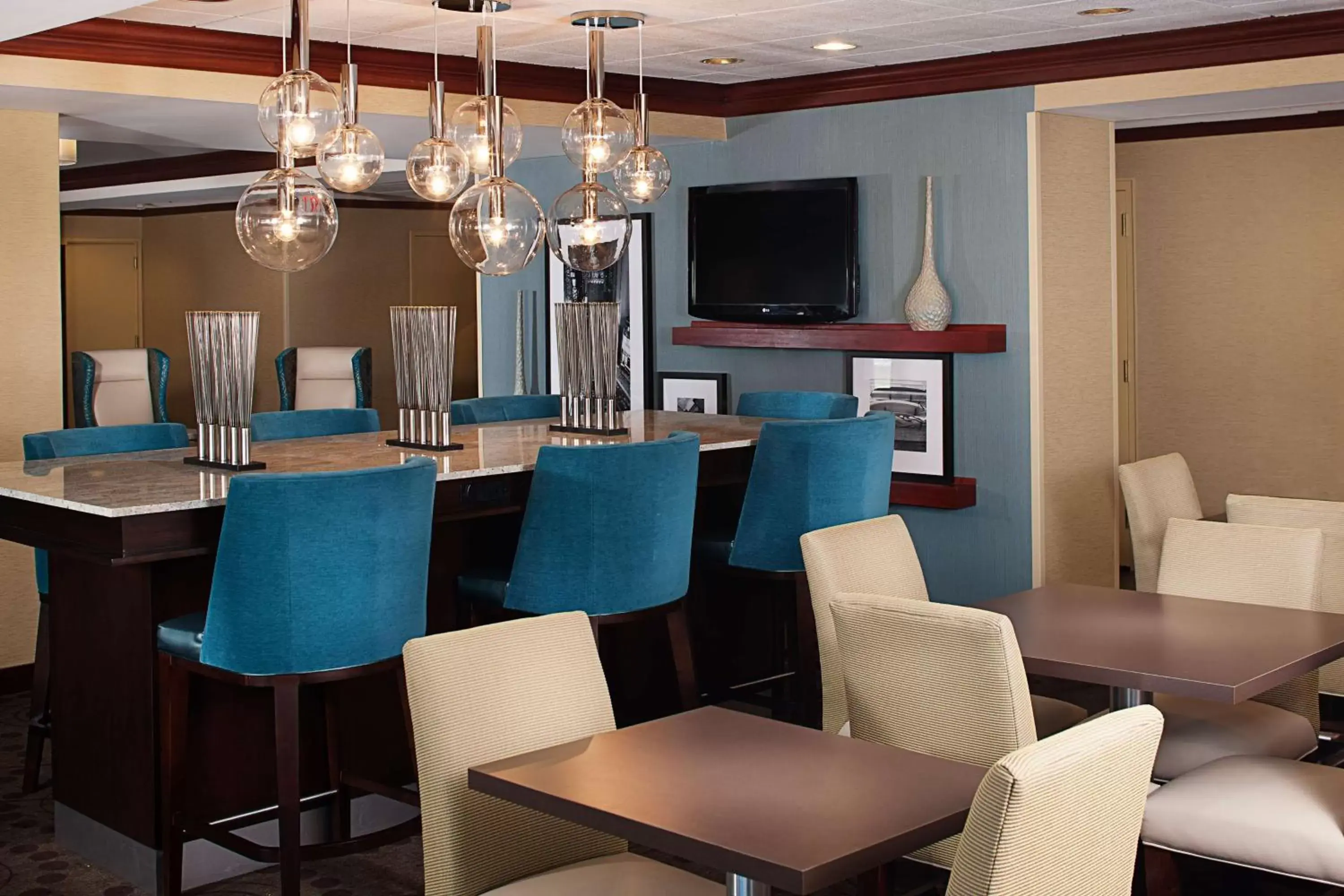 Lobby or reception, Restaurant/Places to Eat in Hampton Inn Long Island/Islandia