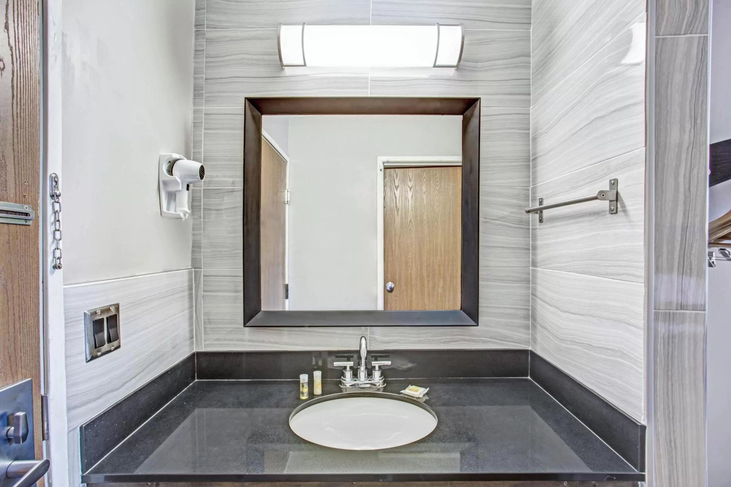 Days Inn by Wyndham Great Lakes Naval Base